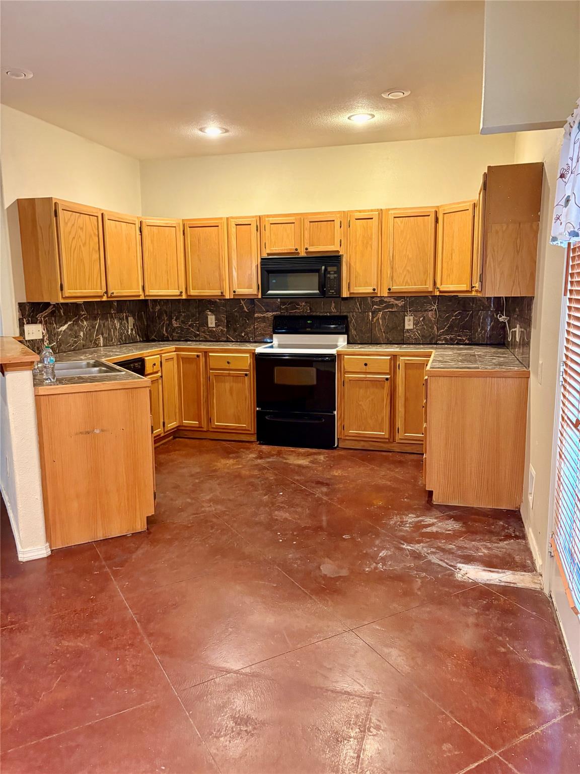 18611 Staghorn Dr, Point Venture, TX 78645