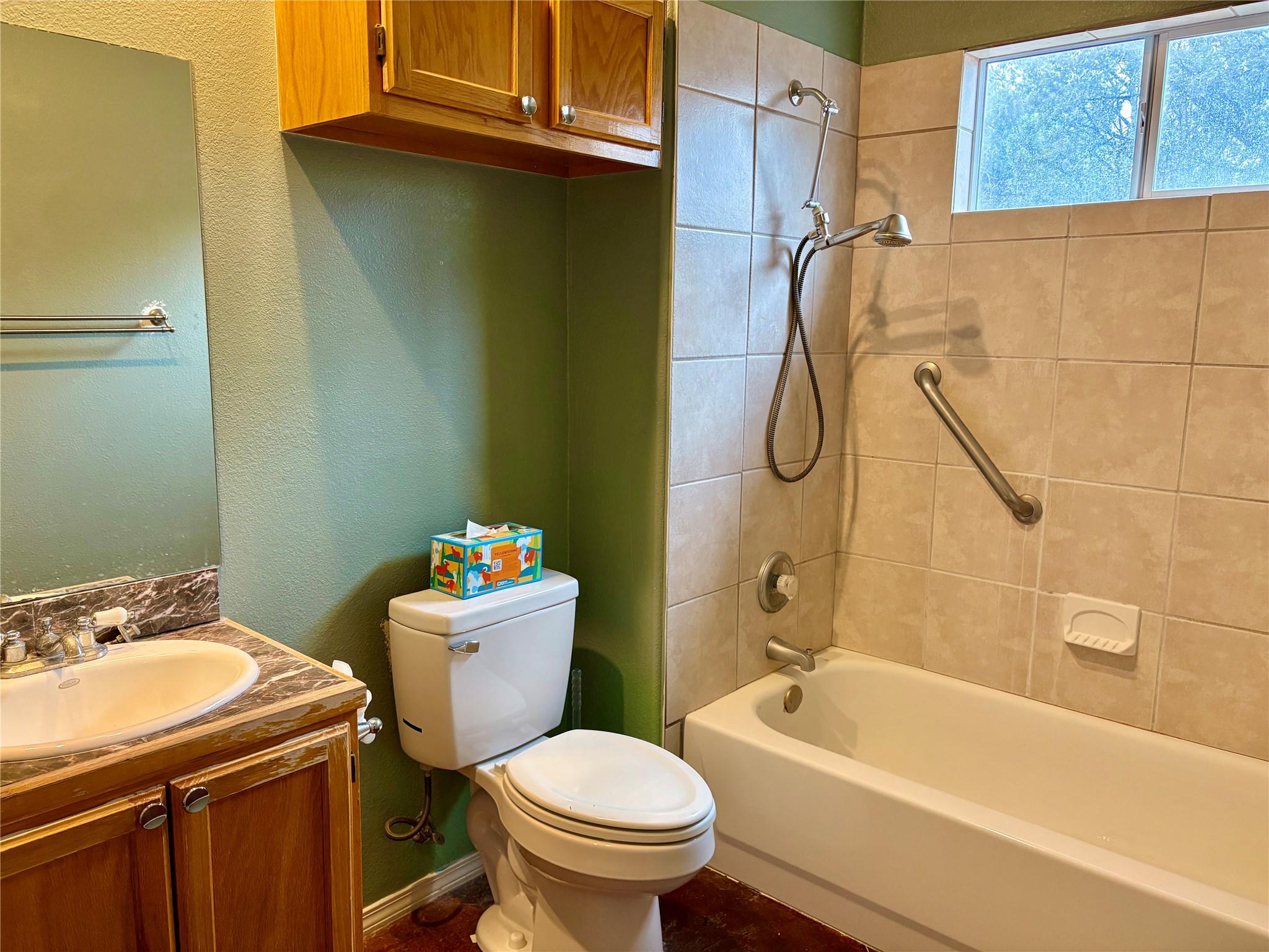 18611 Staghorn Dr, Point Venture, TX 78645