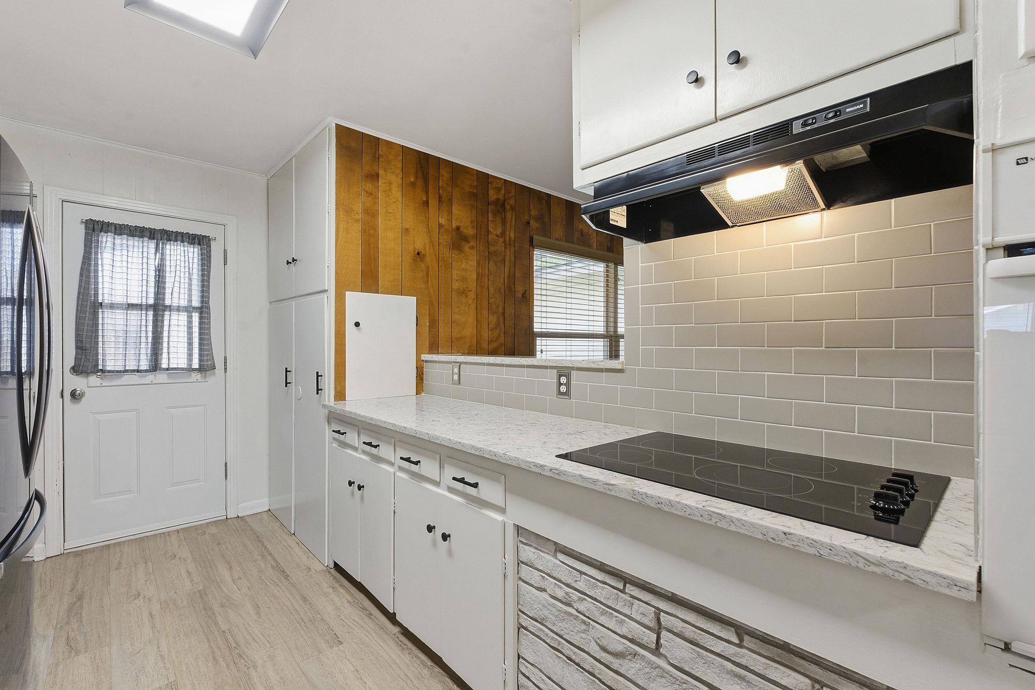 811 Nixon St, Lockhart, TX 78644