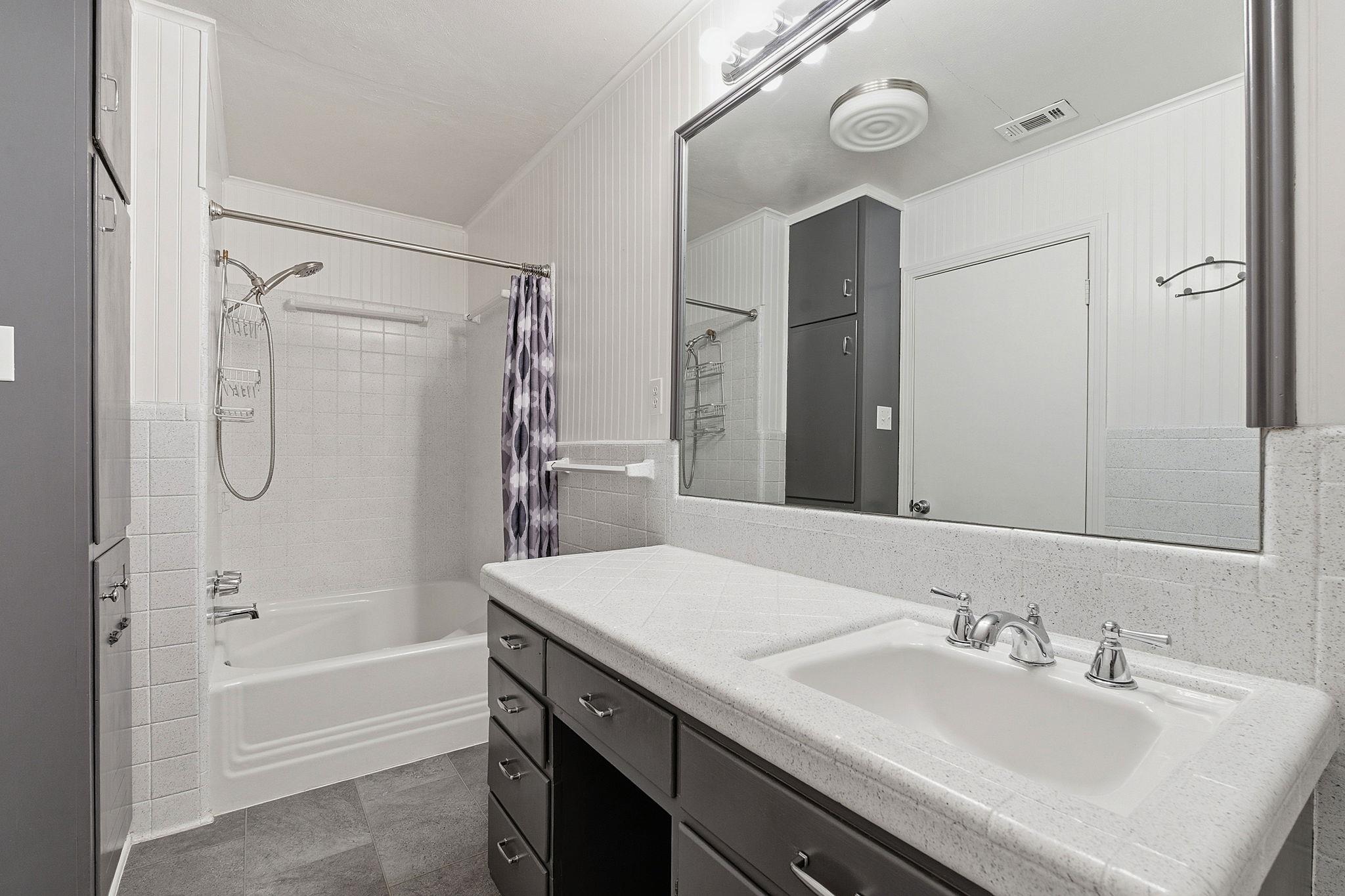 811 Nixon St, Lockhart, TX 78644