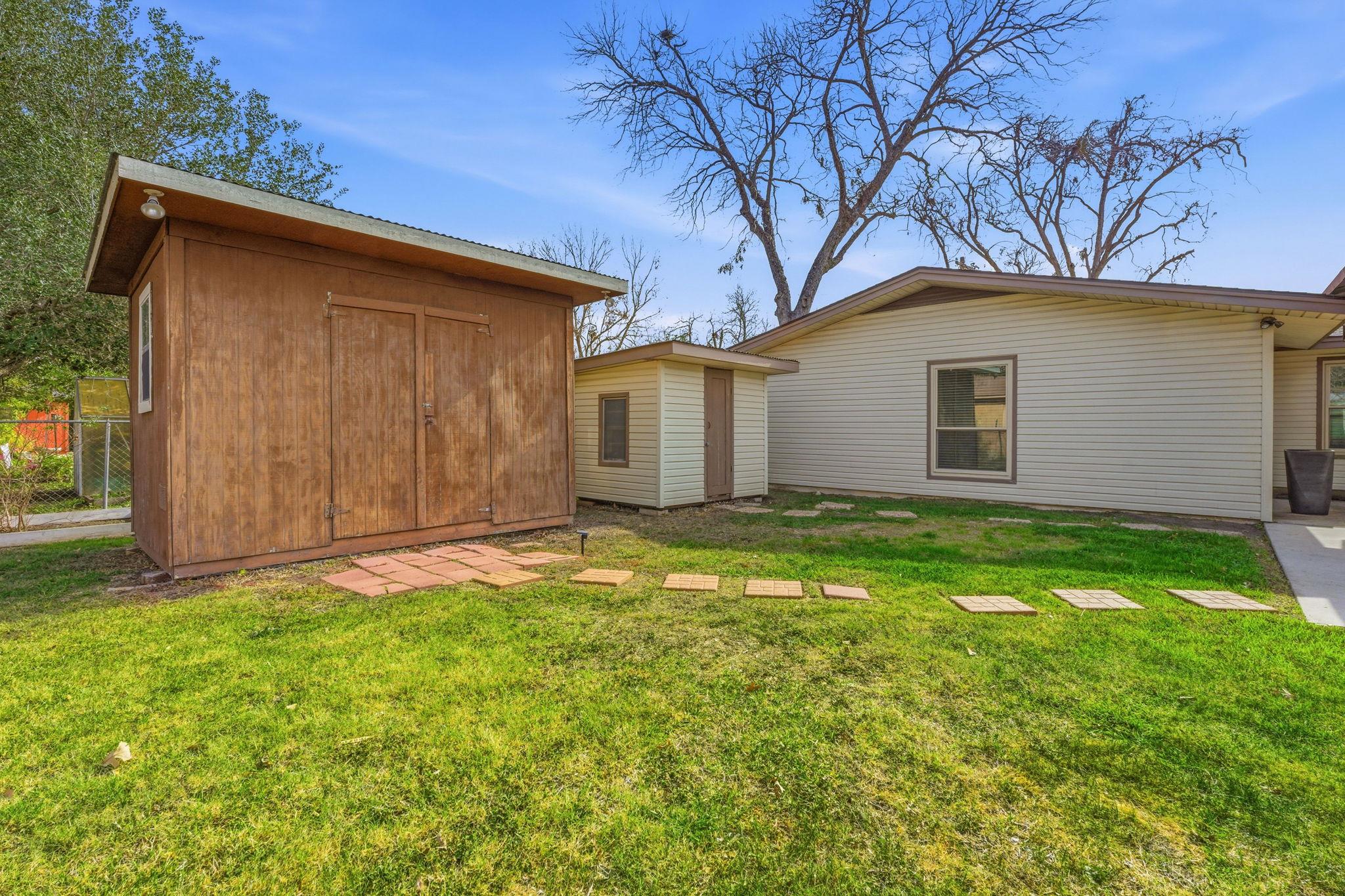811 Nixon St, Lockhart, TX 78644