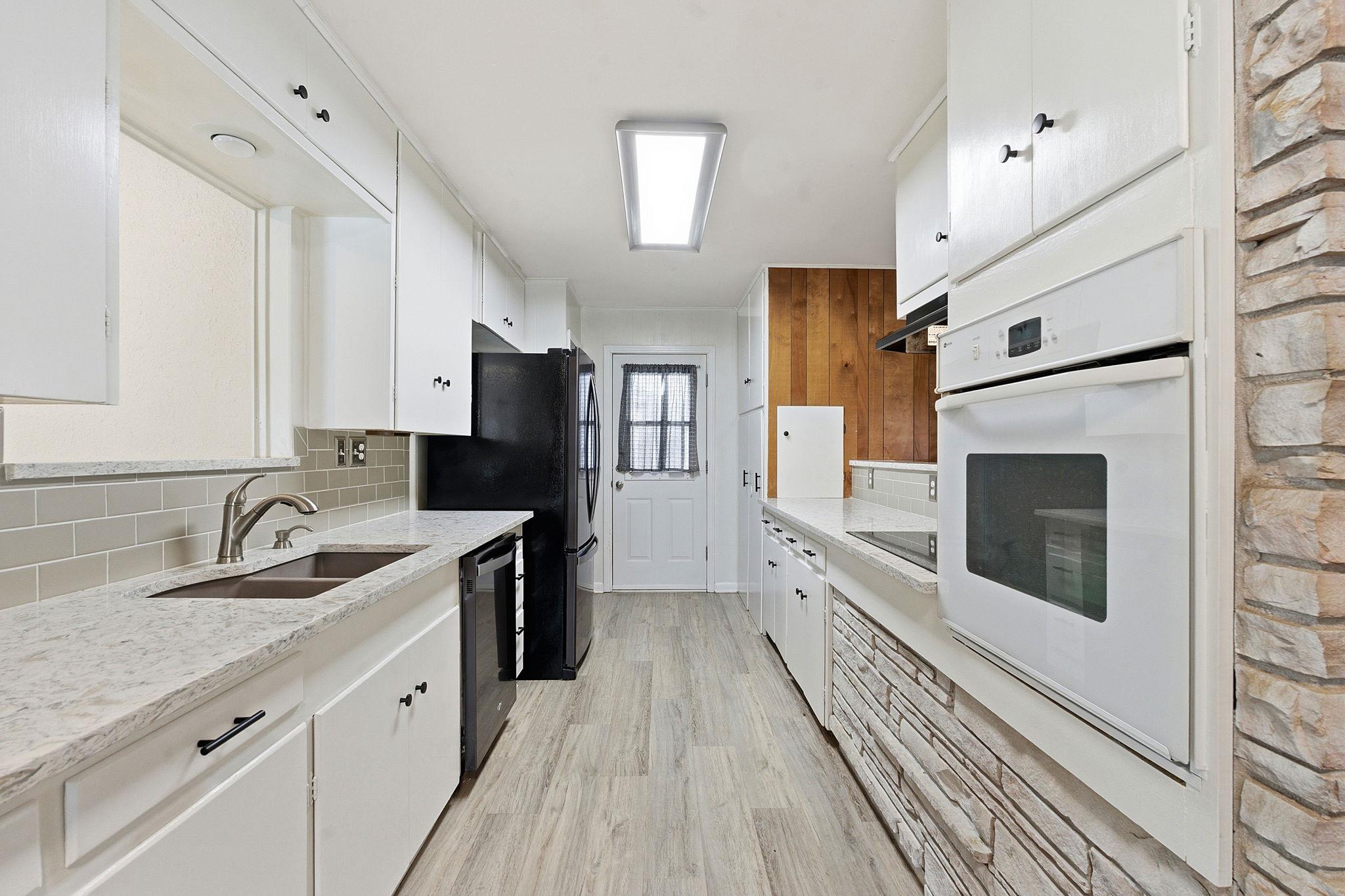 811 Nixon St, Lockhart, TX 78644