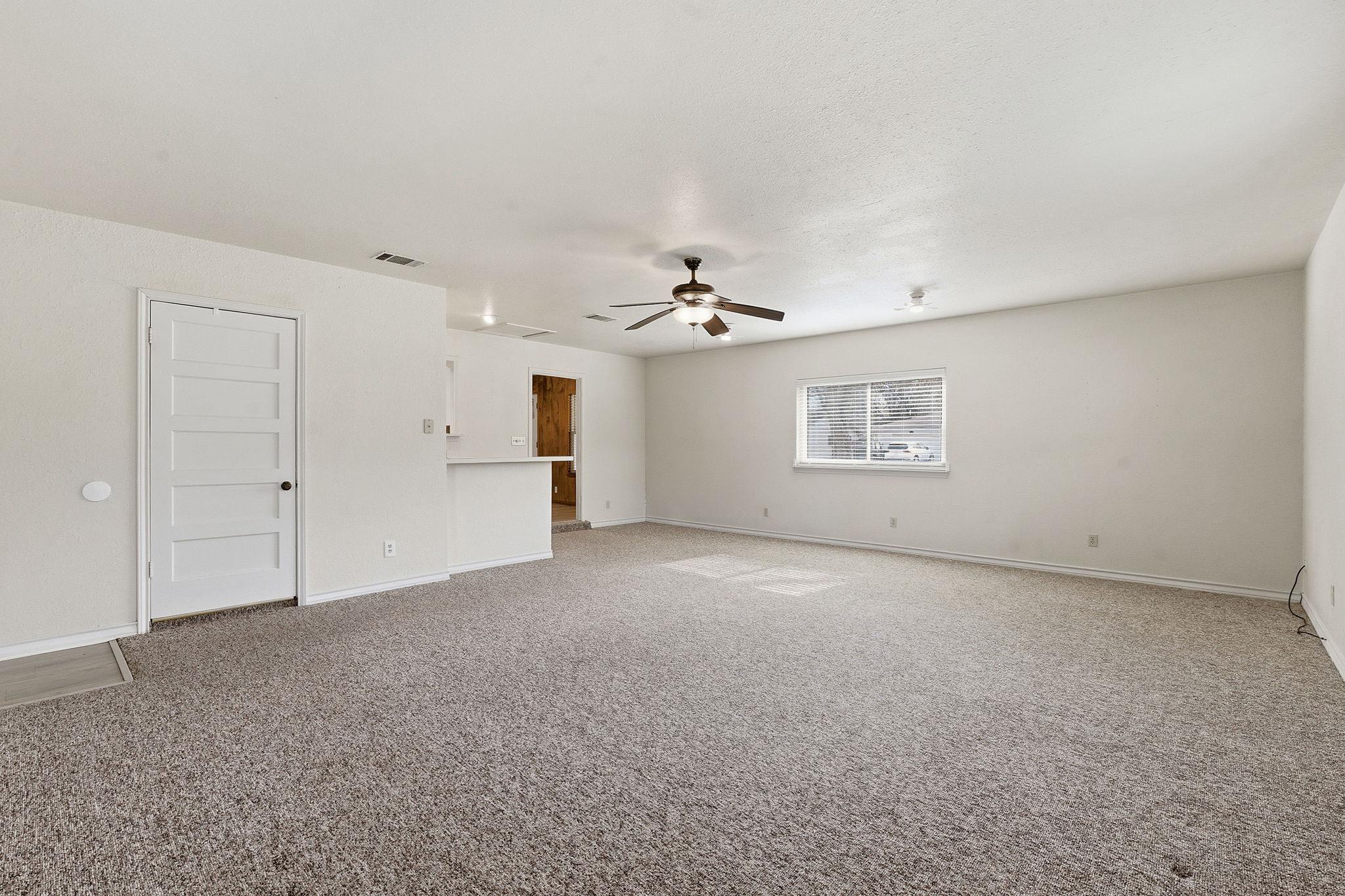 811 Nixon St, Lockhart, TX 78644