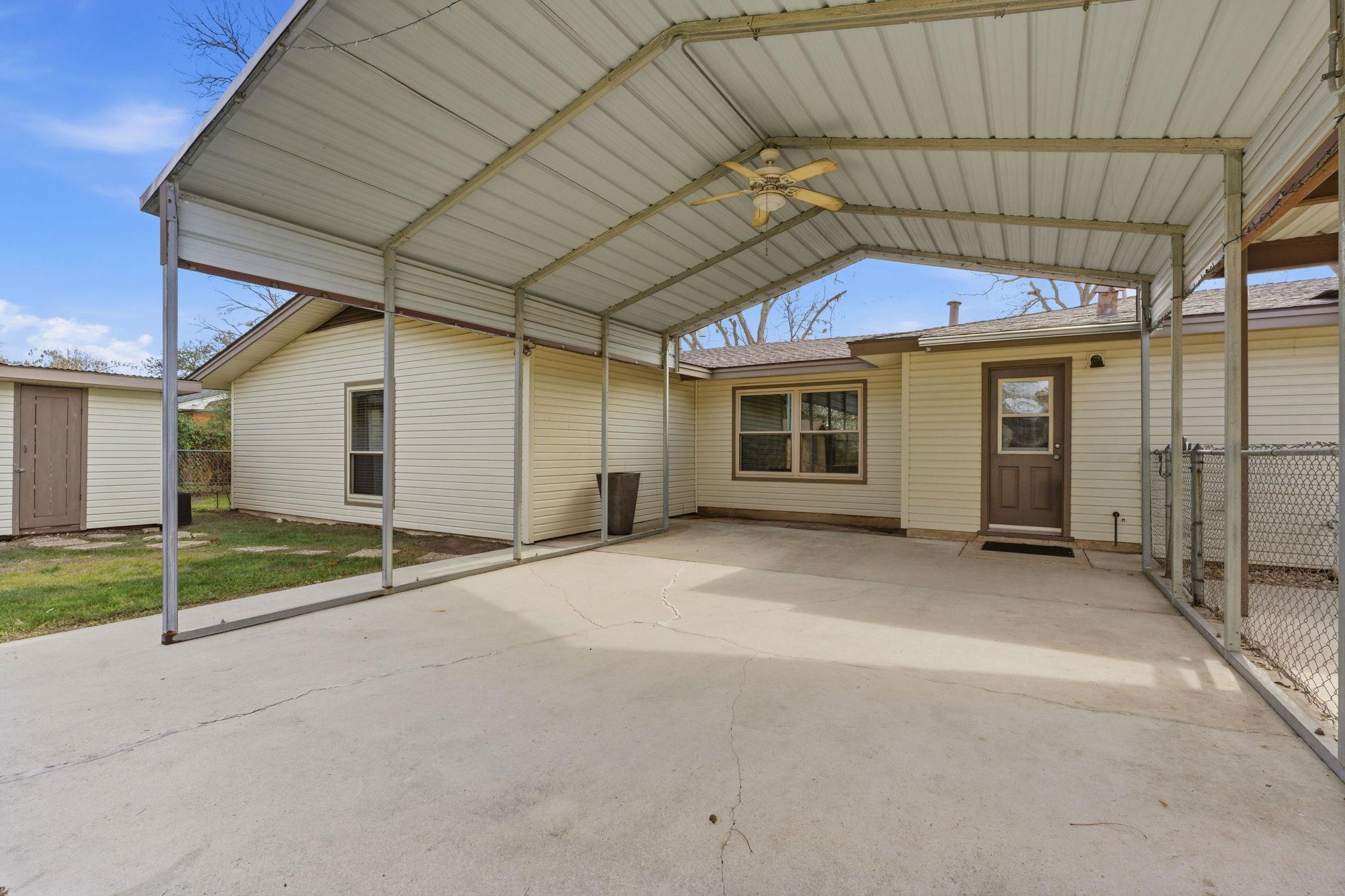 811 Nixon St, Lockhart, TX 78644