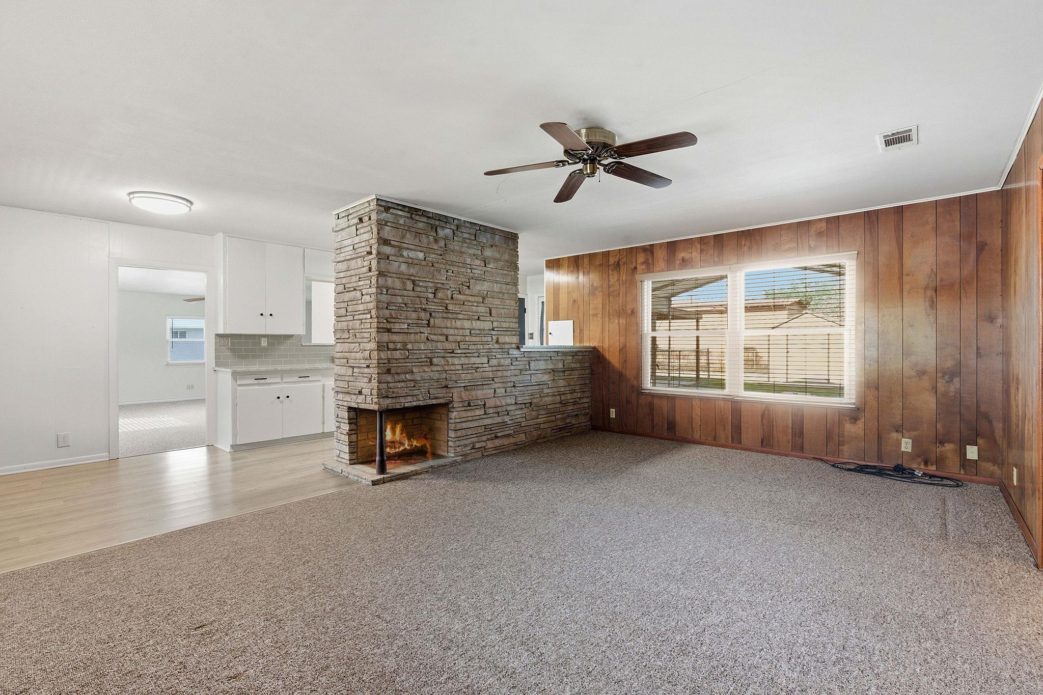 811 Nixon St, Lockhart, TX 78644