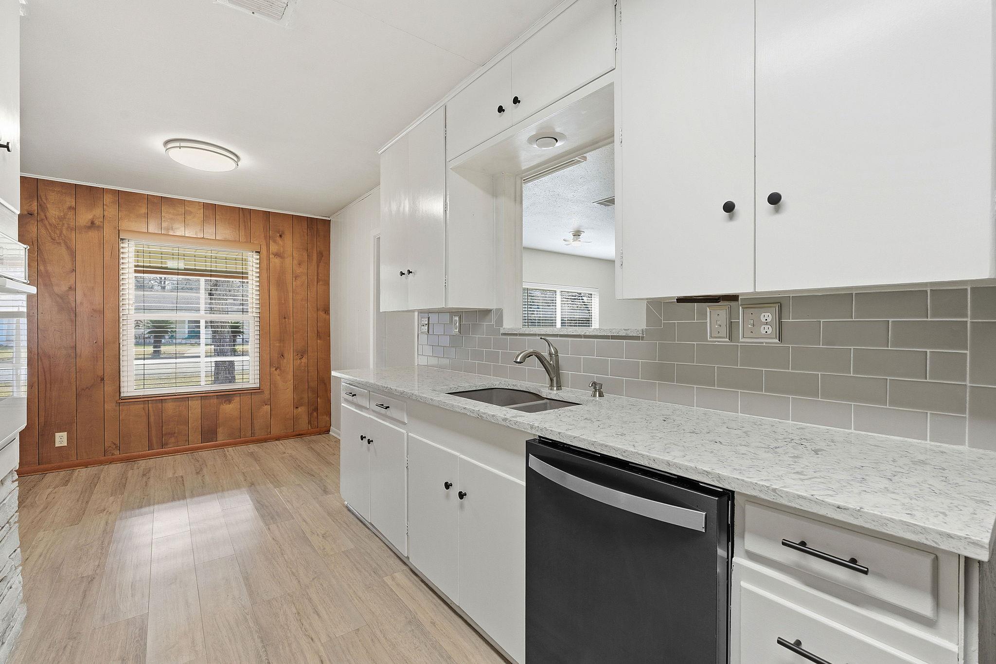 811 Nixon St, Lockhart, TX 78644