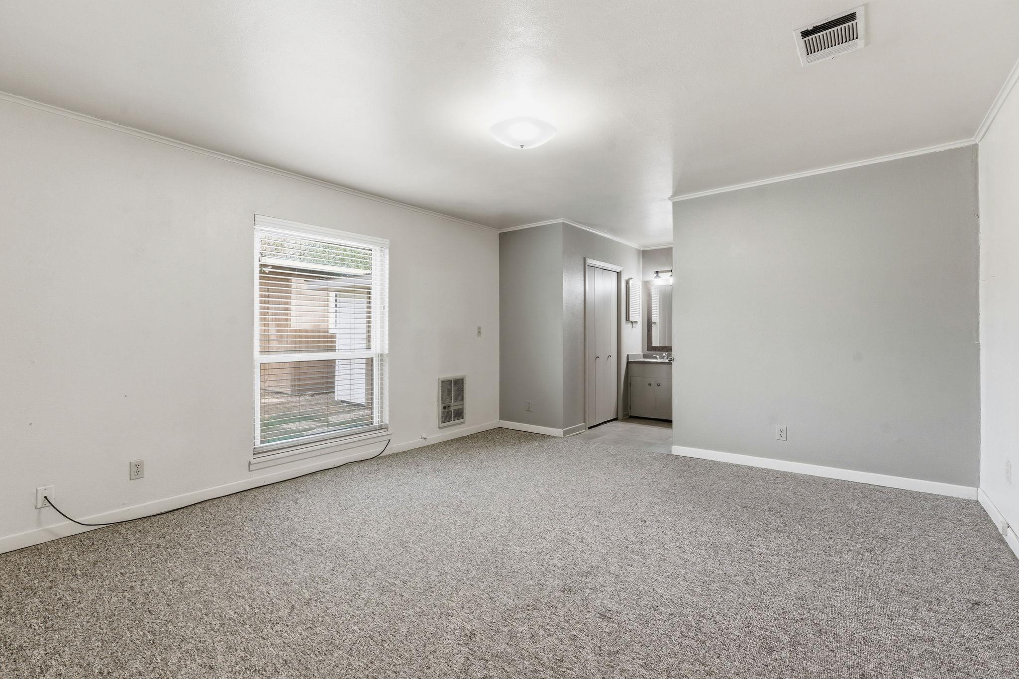 811 Nixon St, Lockhart, TX 78644