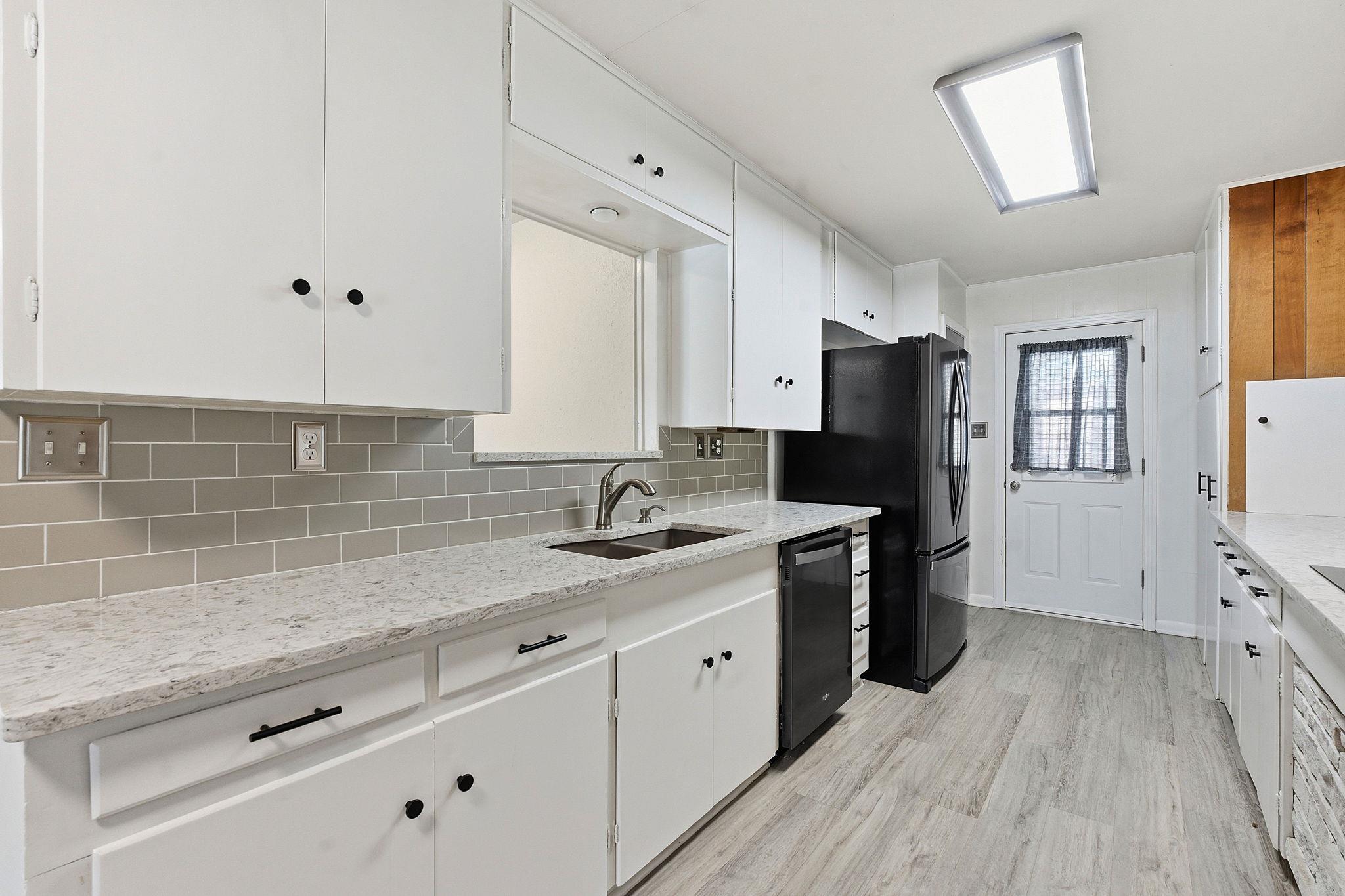 811 Nixon St, Lockhart, TX 78644