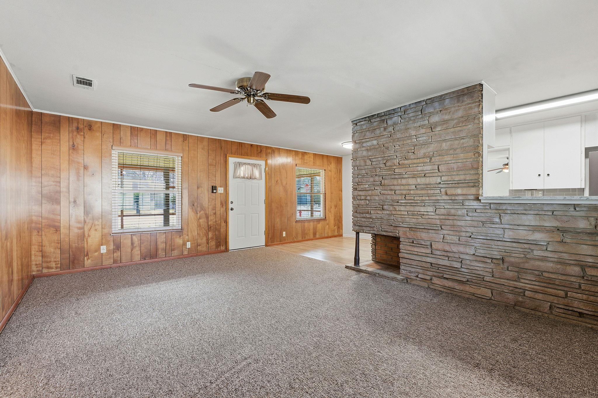 811 Nixon St, Lockhart, TX 78644