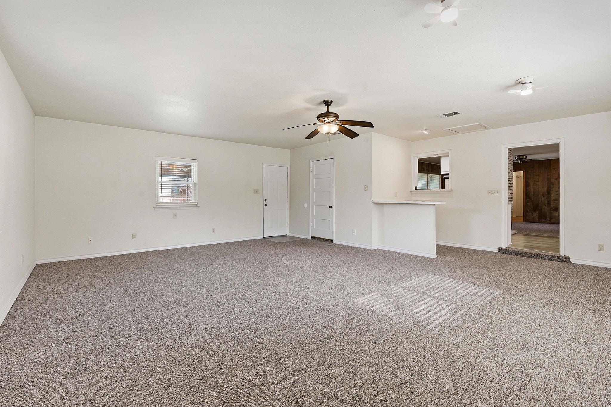 811 Nixon St, Lockhart, TX 78644