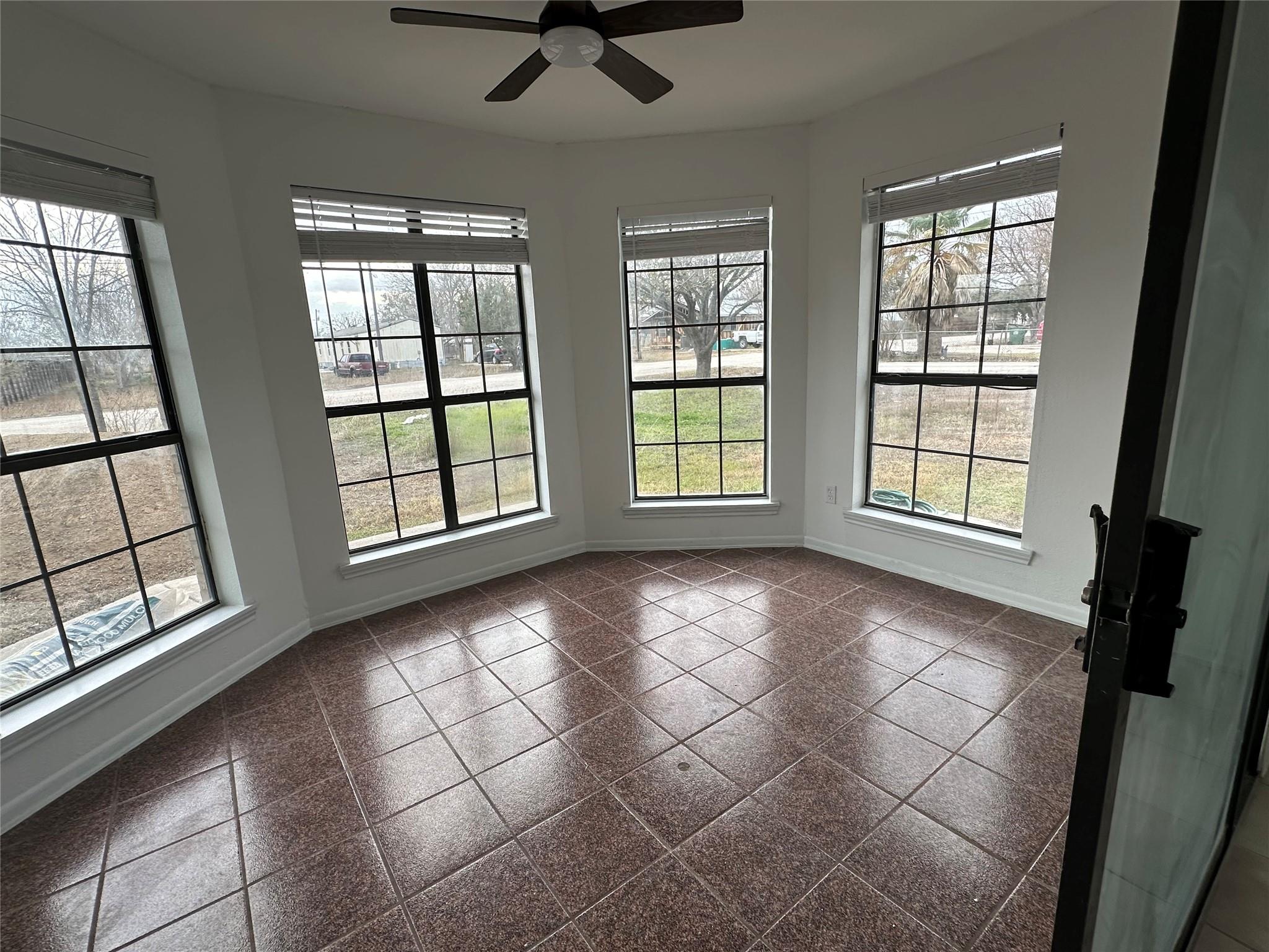 136 Discovery Ln, San Marcos, TX 78666