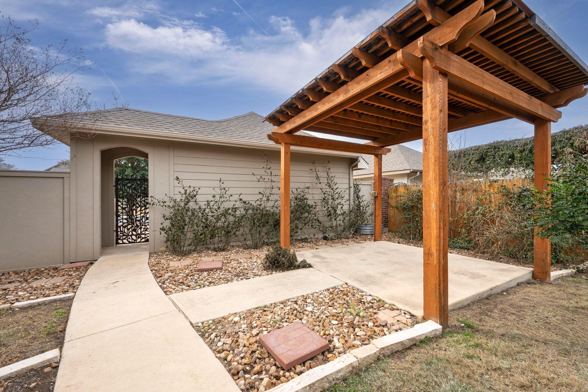 392 Tilly Ln, Buda, TX 78610