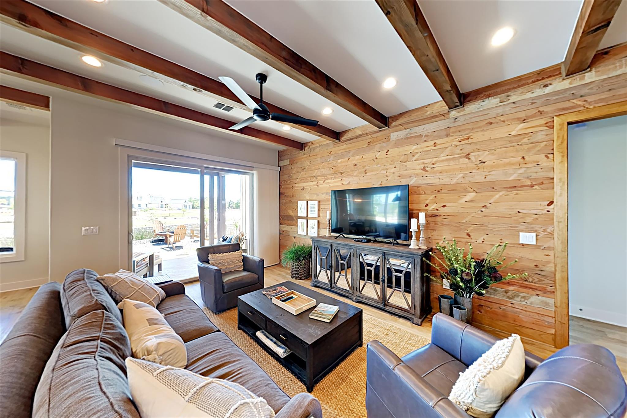 19517 Flying J Blvd # 6, Spicewood, TX 78669