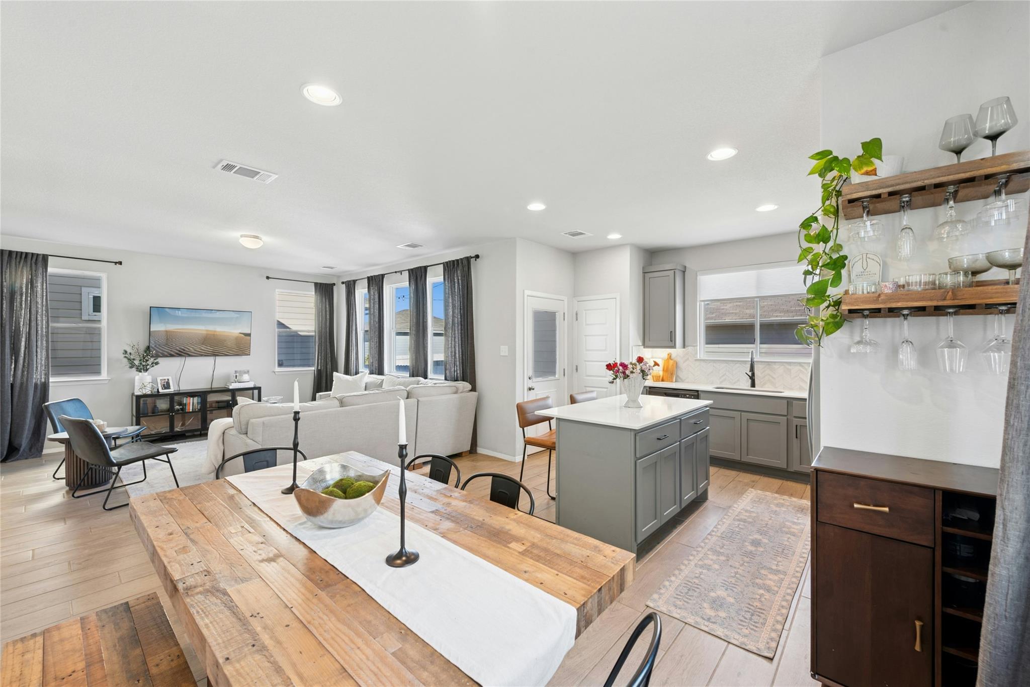 212 Catalina Dr, Kyle, TX 78640