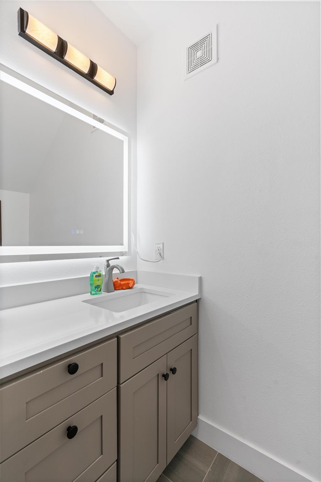 1208 W Oltorf St # B, Austin, TX 78704