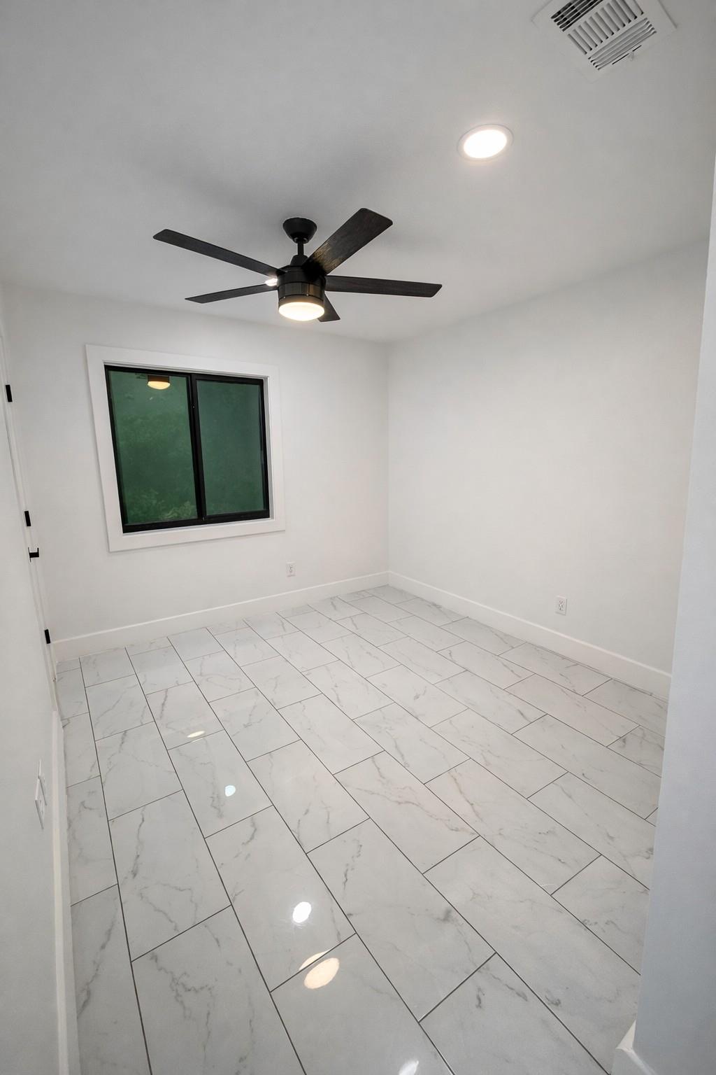 2014 Pecan St, Bastrop, TX 78602