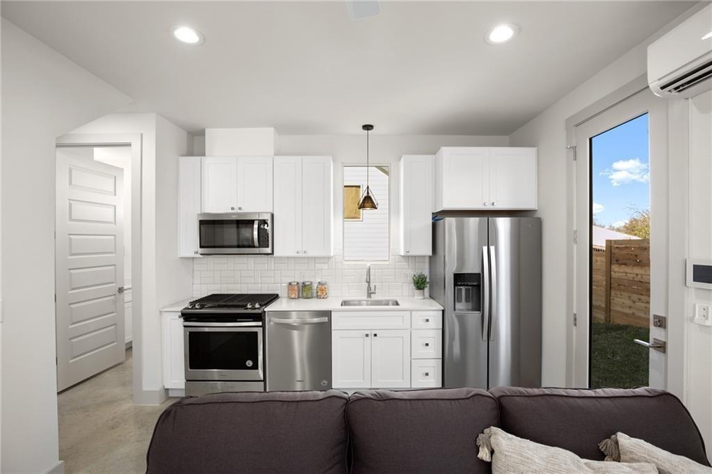 2413 E 9th St # 2, Austin, TX 78702