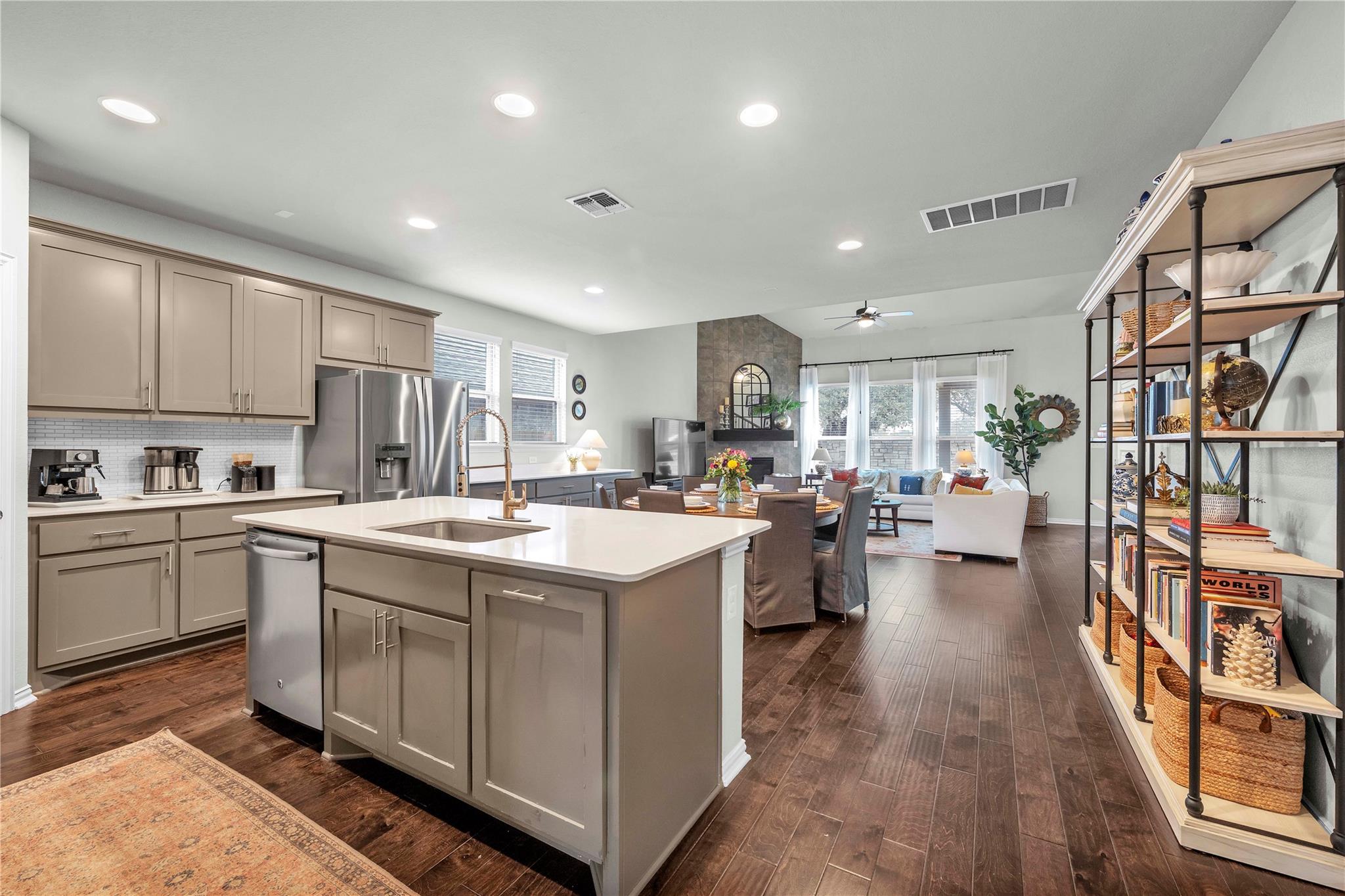 207 Patriot Dr, Buda, TX 78610