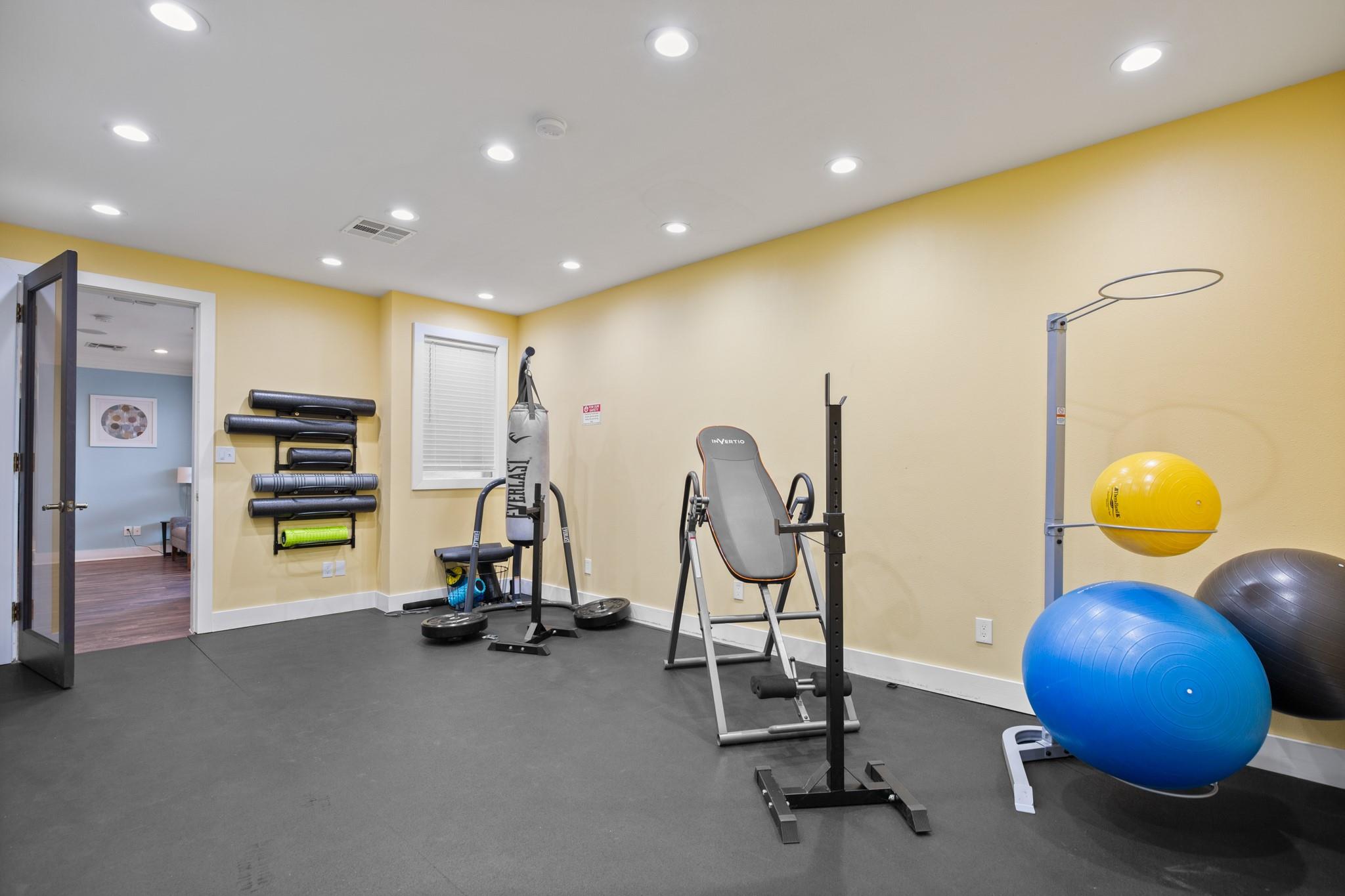 935 La Posada Dr # 148, Austin, TX 78752