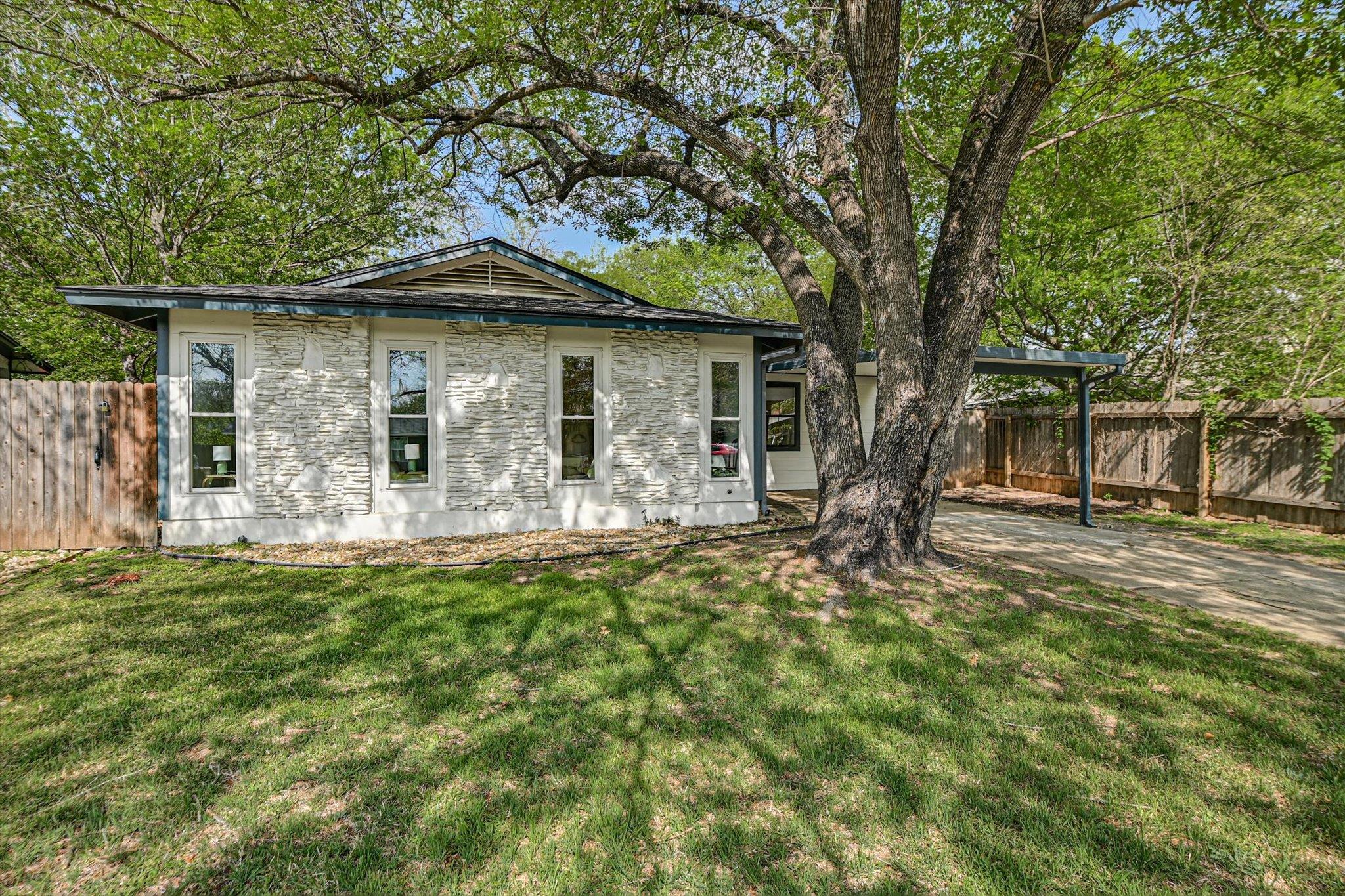 2906 Burning Oak Dr, Austin, TX 78704