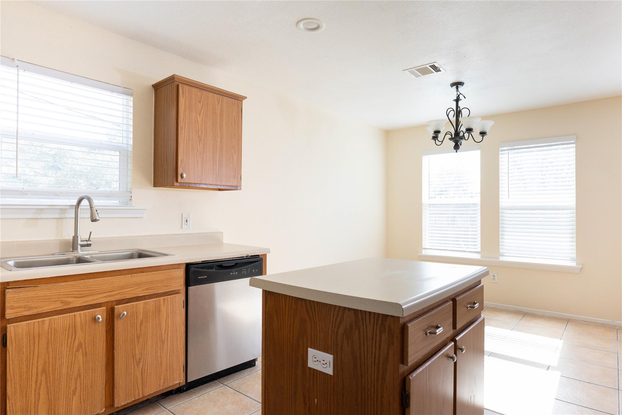 1705 Sylvia Ln, Round Rock, TX 78681