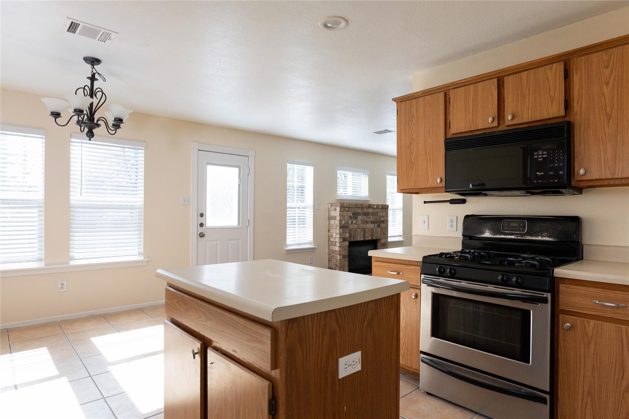 1705 Sylvia Ln, Round Rock, TX 78681