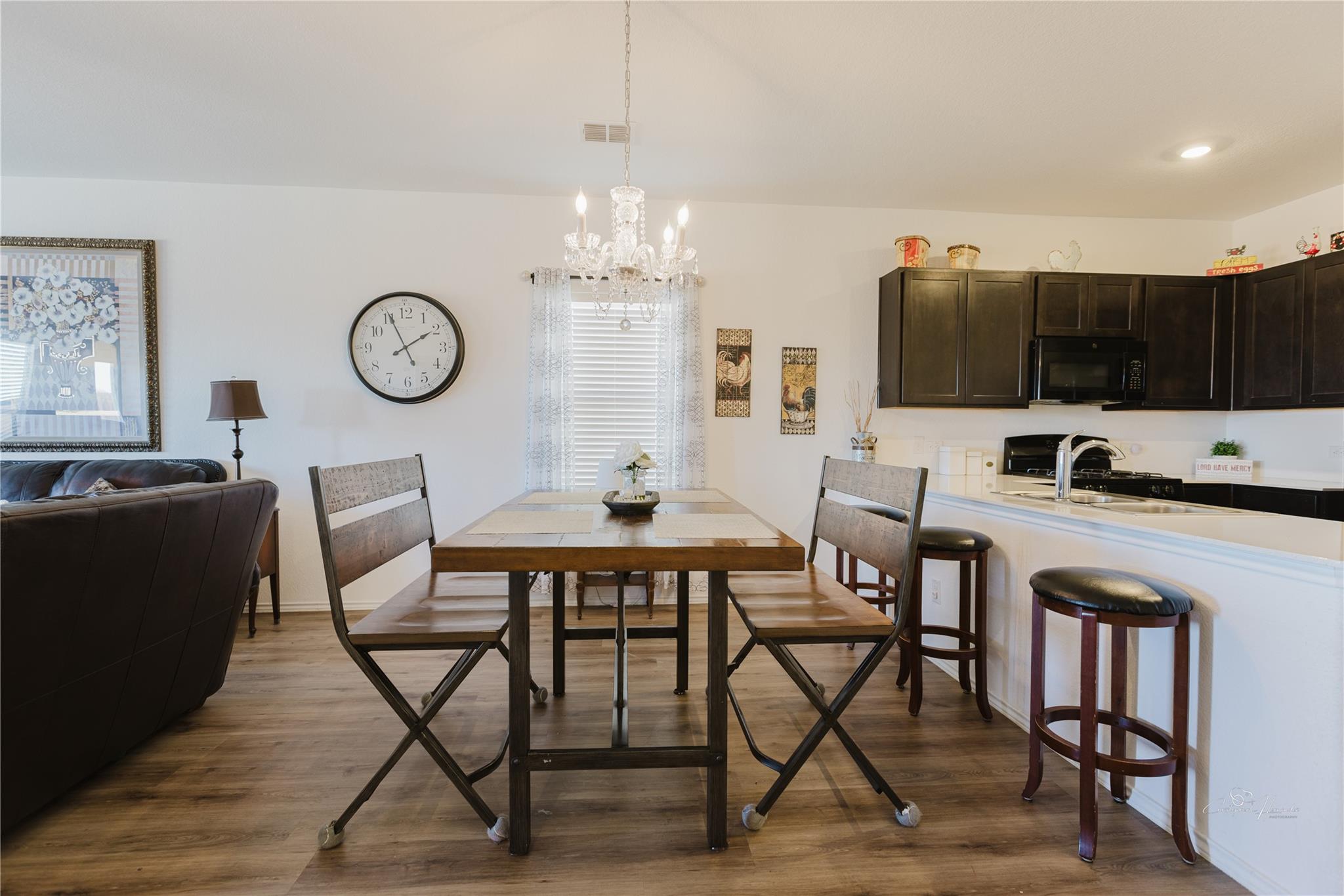 517 Halfmoon Dr, Lockhart, TX 78644