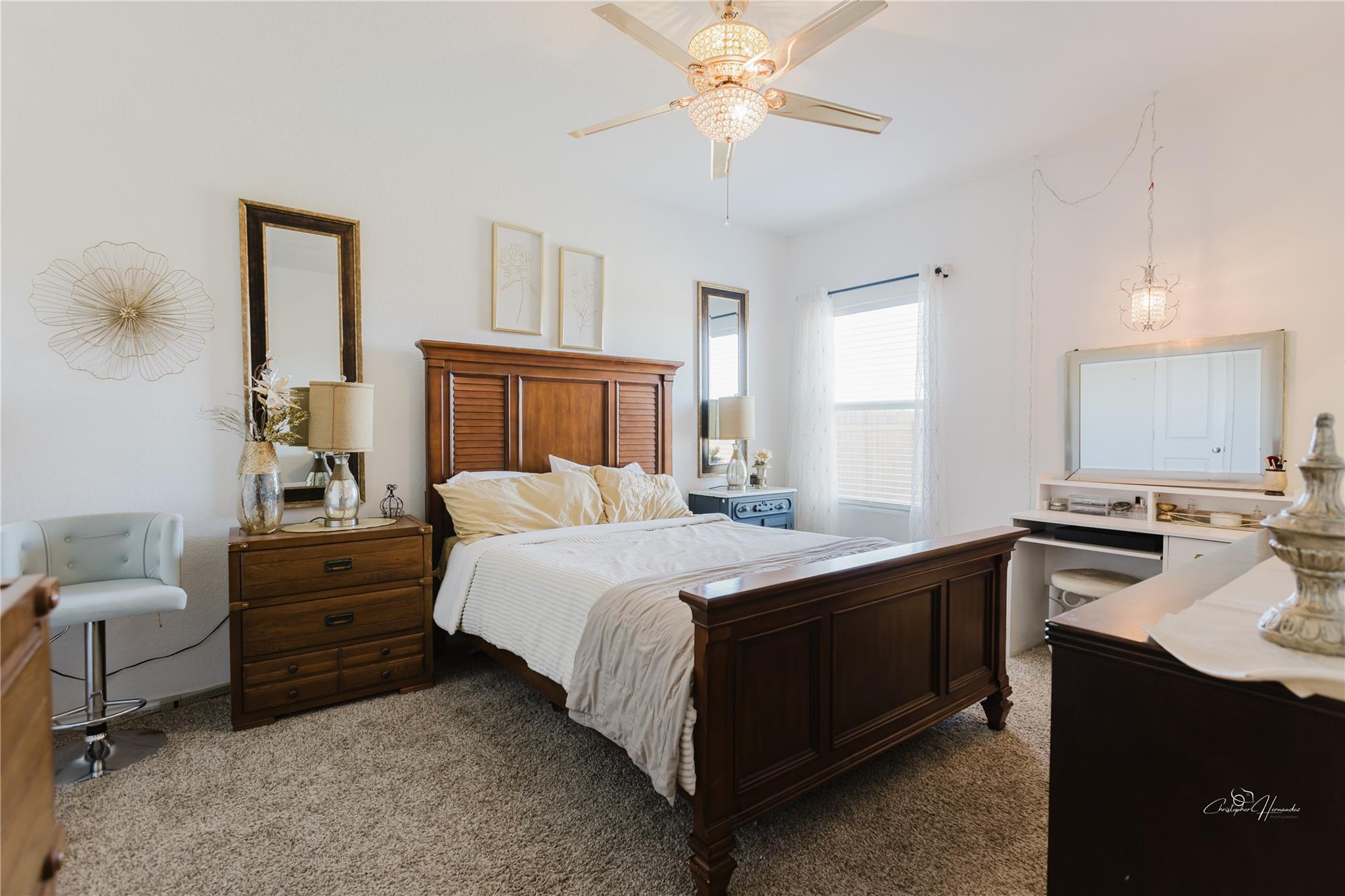 517 Halfmoon Dr, Lockhart, TX 78644