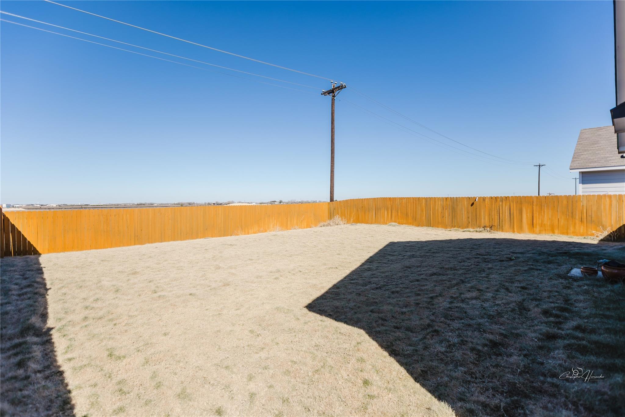 517 Halfmoon Dr, Lockhart, TX 78644