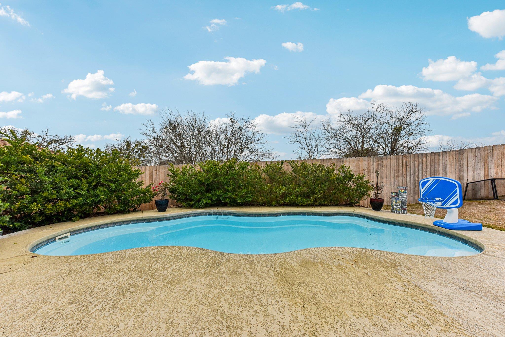 2516 Windy Vane Dr, Pflugerville, TX 78660