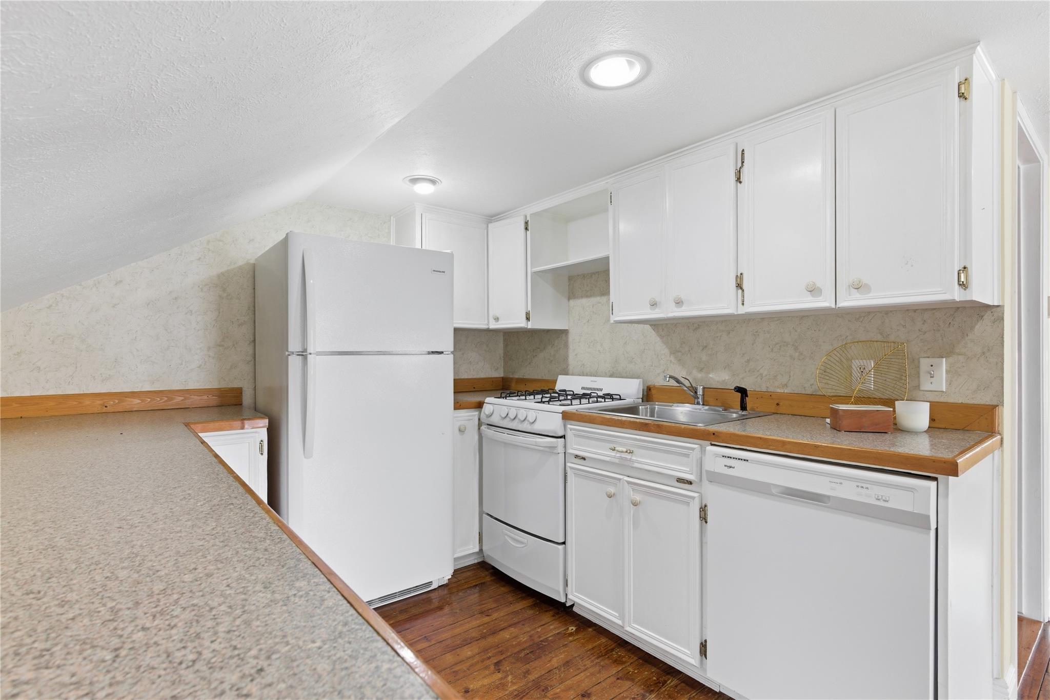 206 N Fm 1660, Hutto, TX 78634