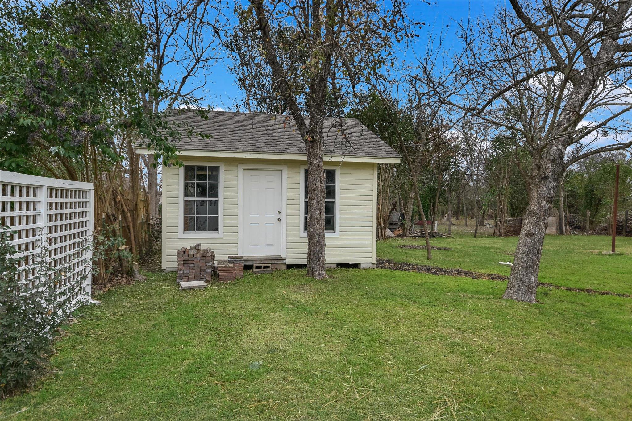 206 N Fm 1660, Hutto, TX 78634