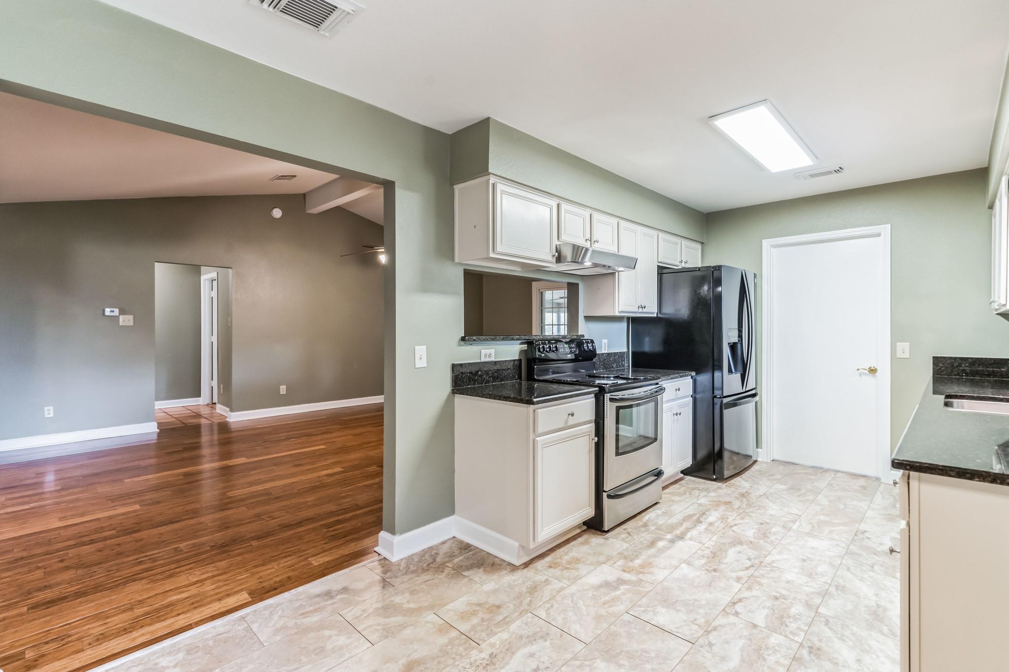 22211 Briarcliff Dr, Spicewood, TX 78669