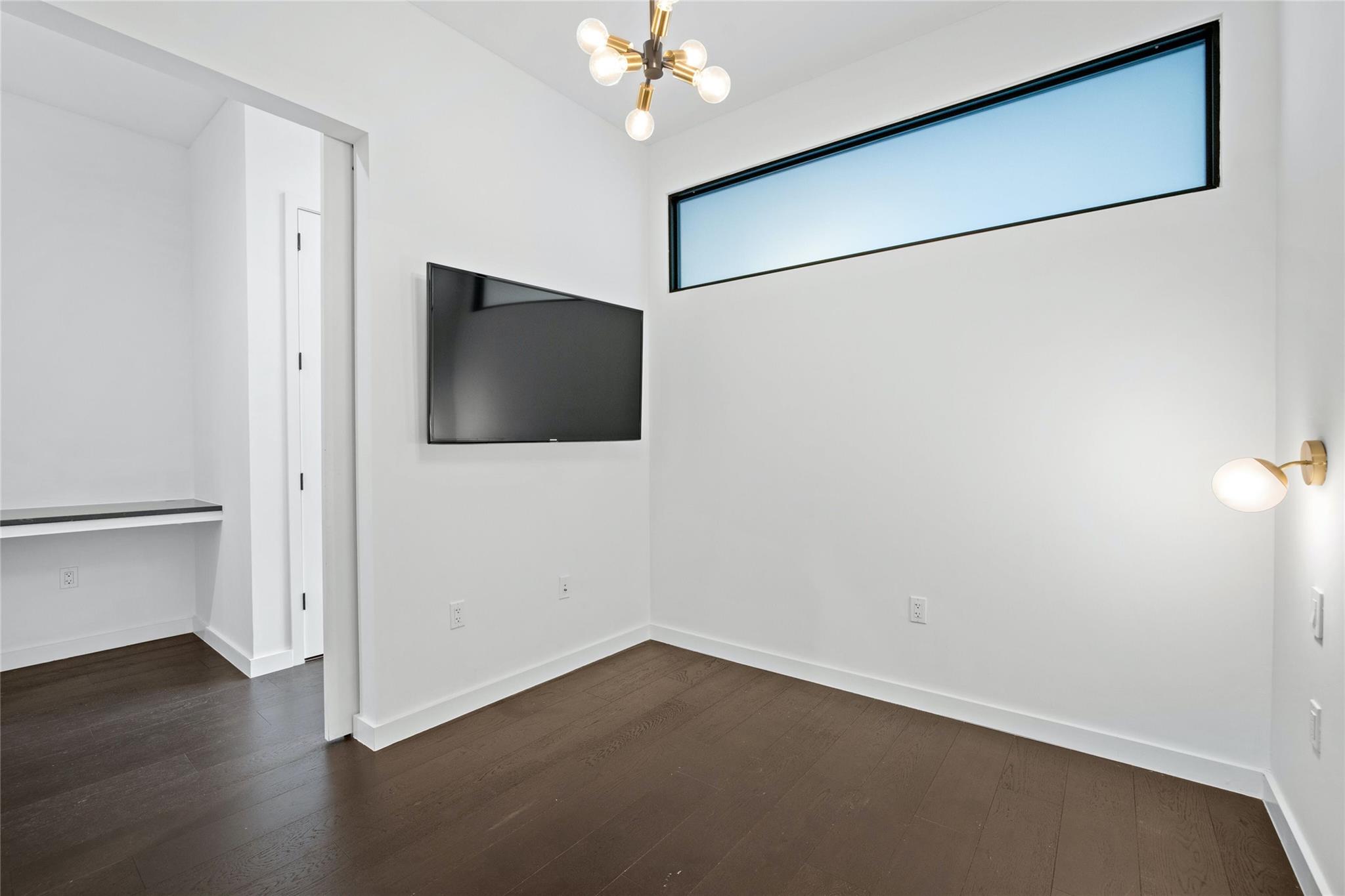 800 Embassy Dr # 523, Austin, TX 78702