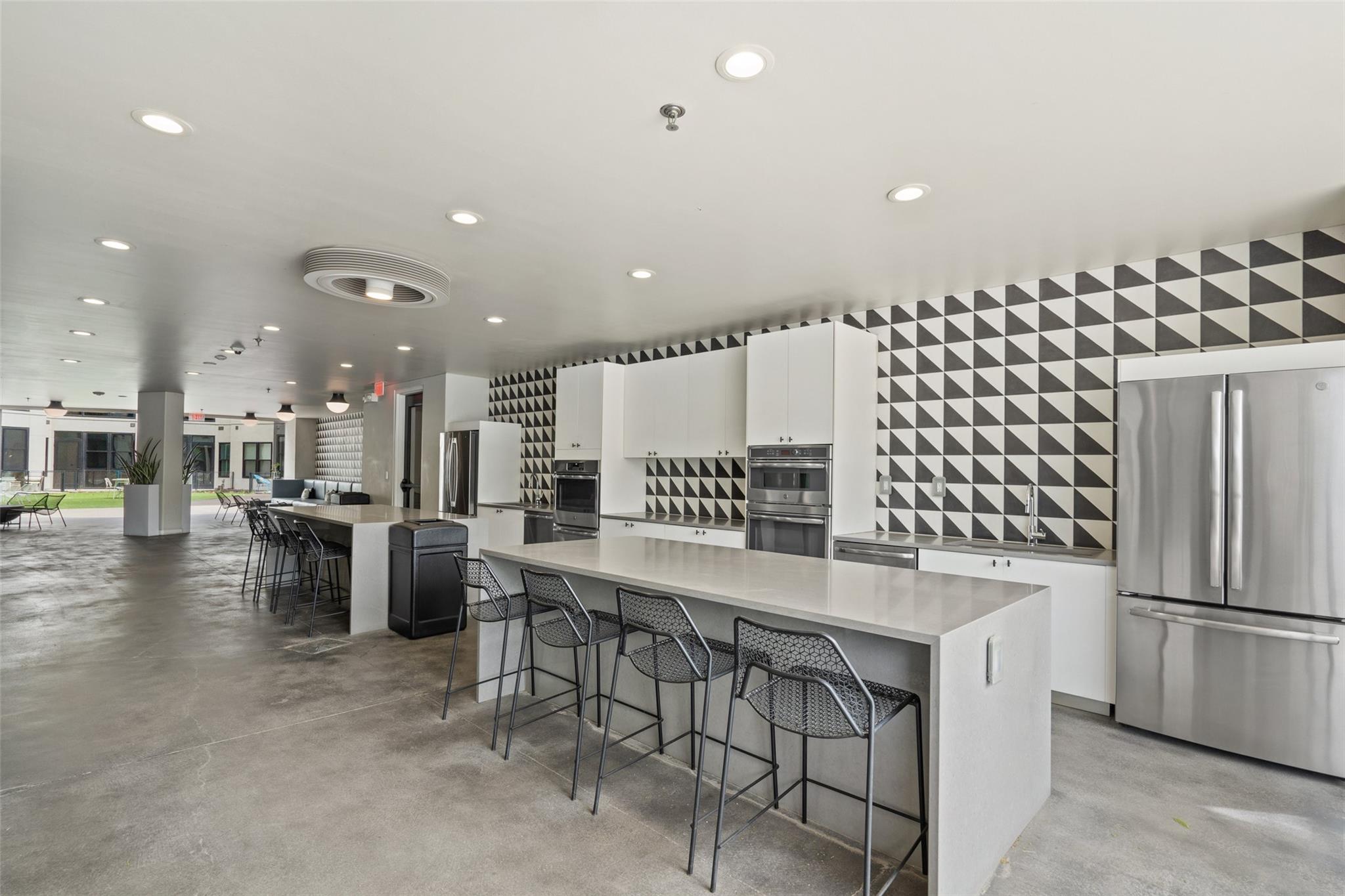 800 Embassy Dr # 523, Austin, TX 78702