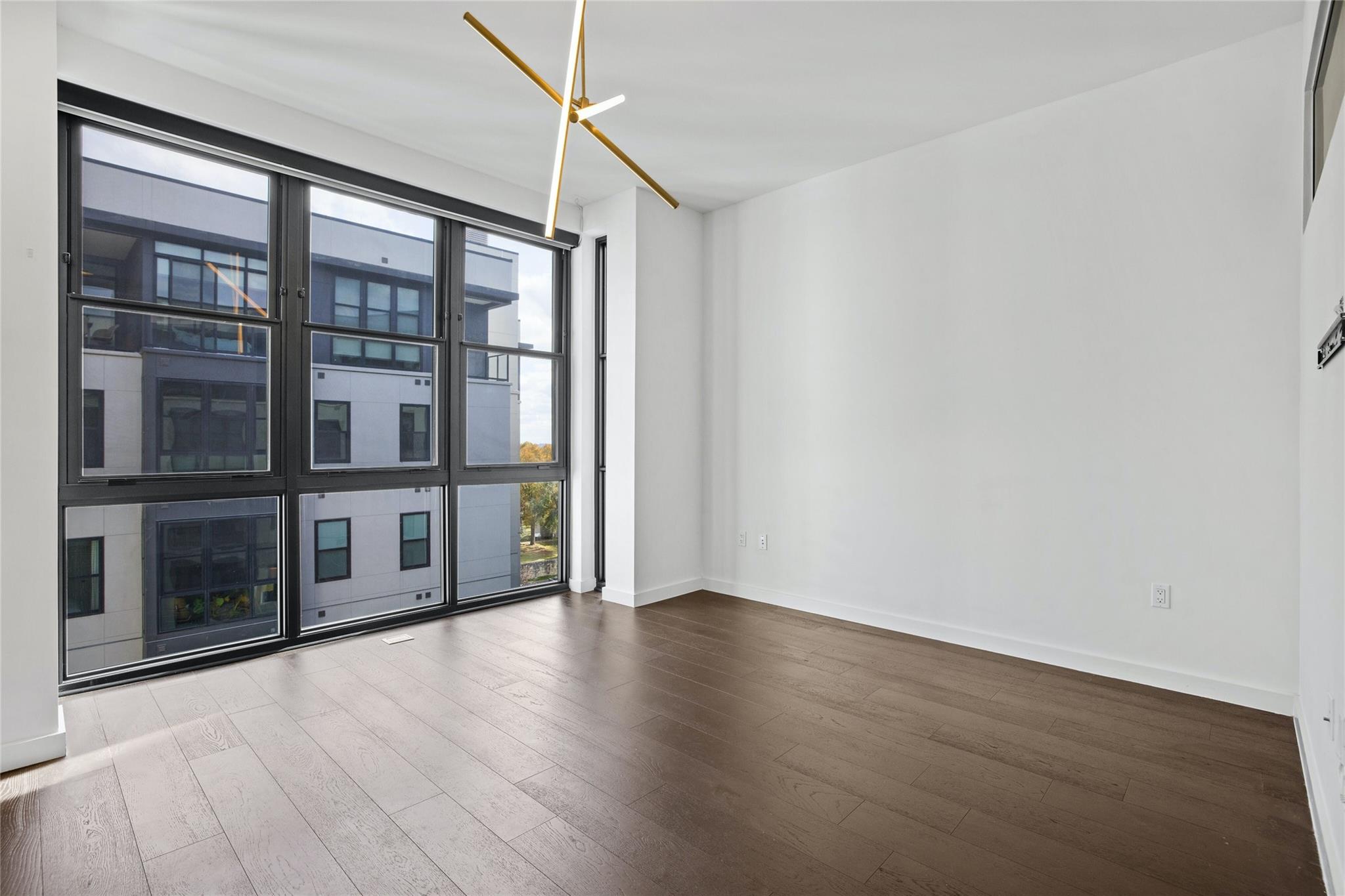 800 Embassy Dr # 523, Austin, TX 78702