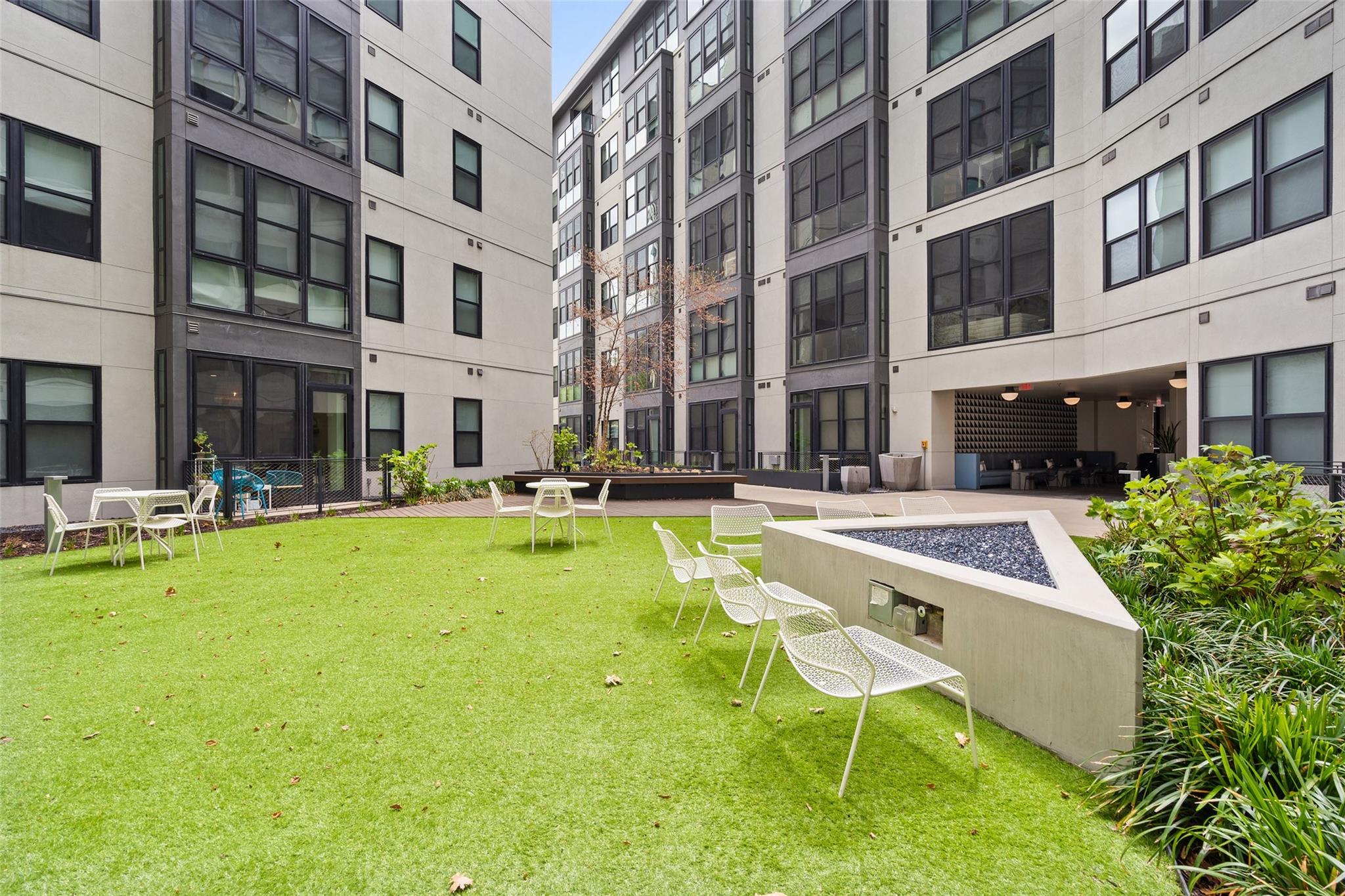 800 Embassy Dr # 523, Austin, TX 78702