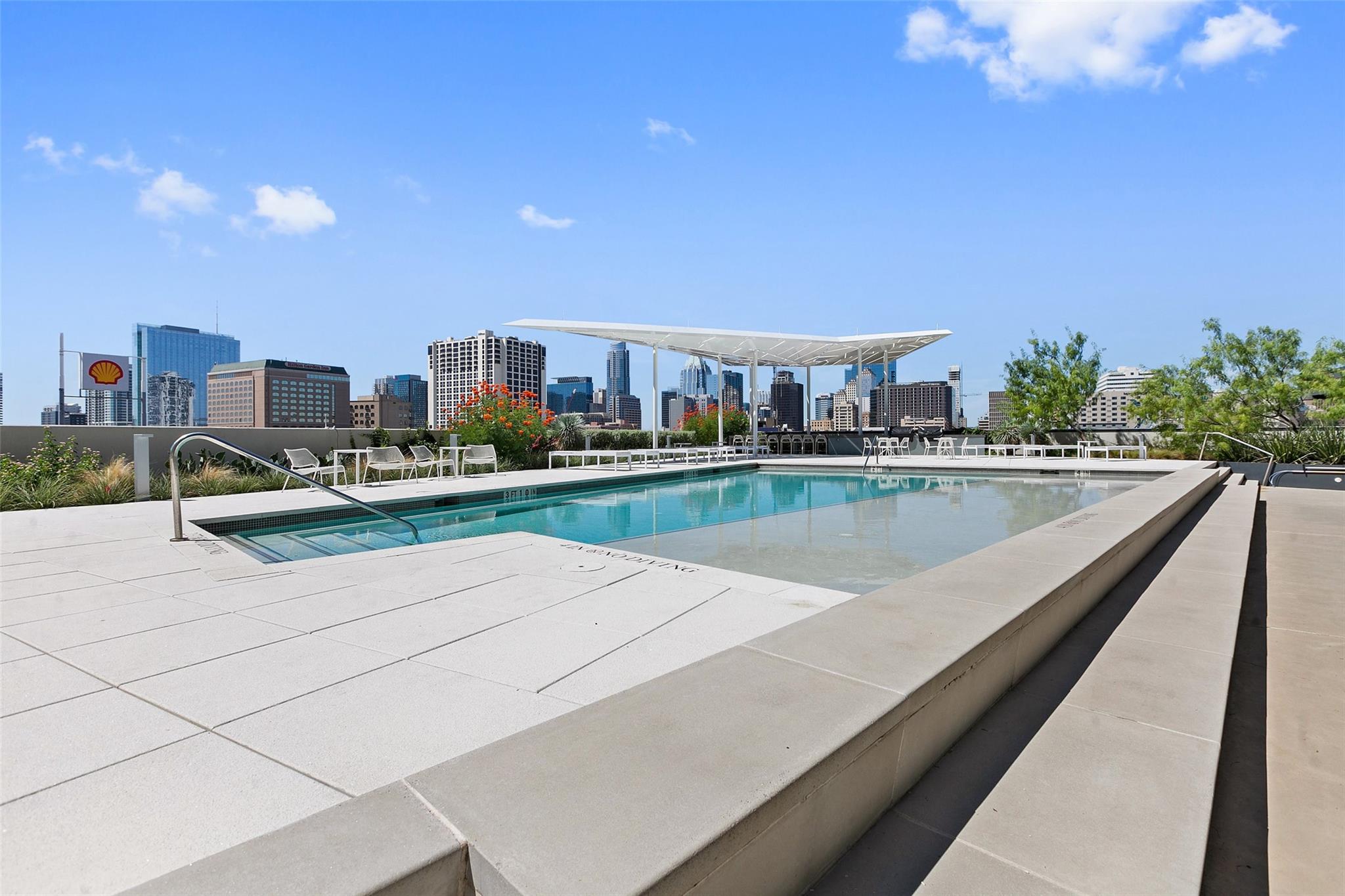 800 Embassy Dr # 523, Austin, TX 78702