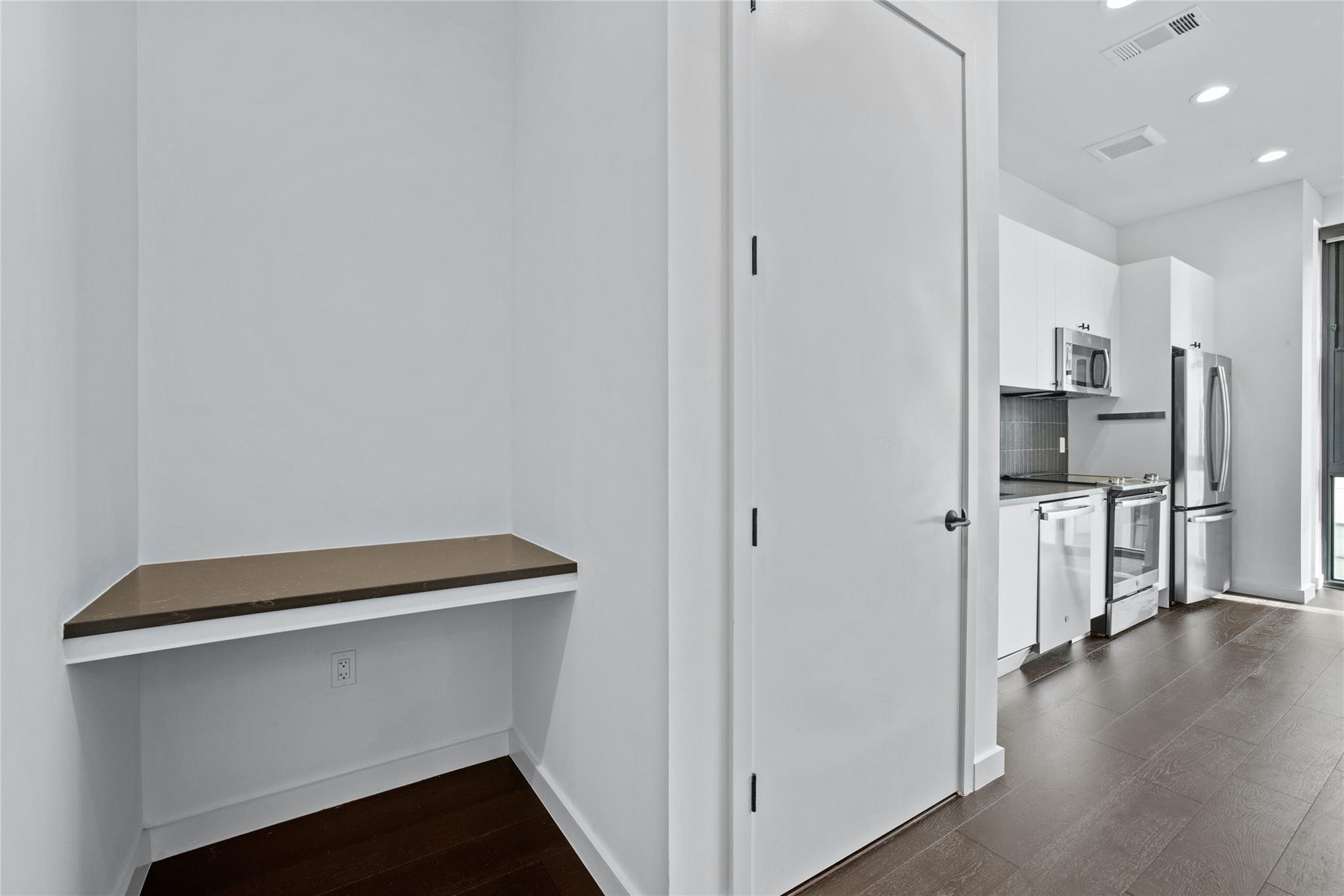 800 Embassy Dr # 523, Austin, TX 78702