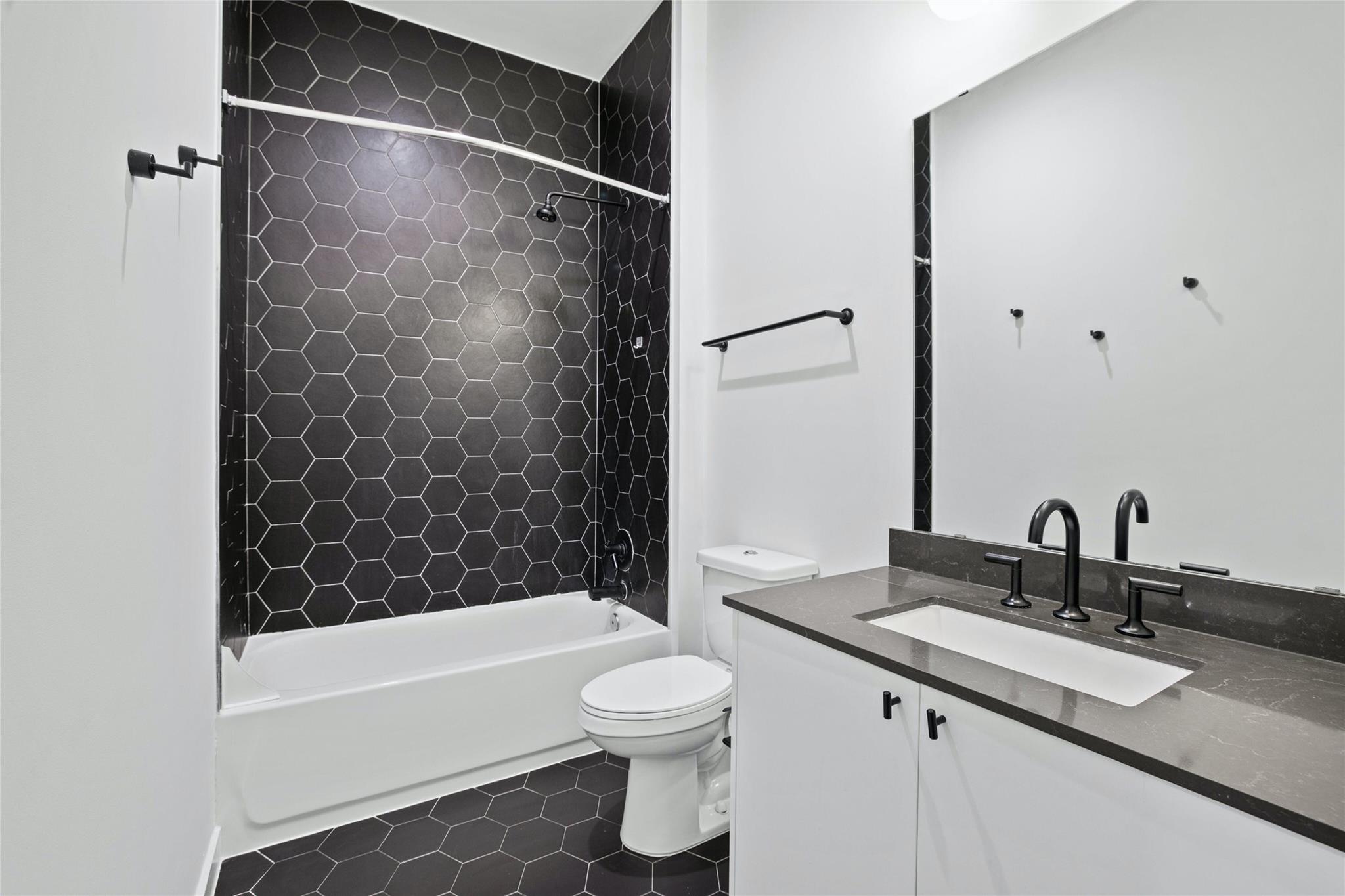 800 Embassy Dr # 523, Austin, TX 78702