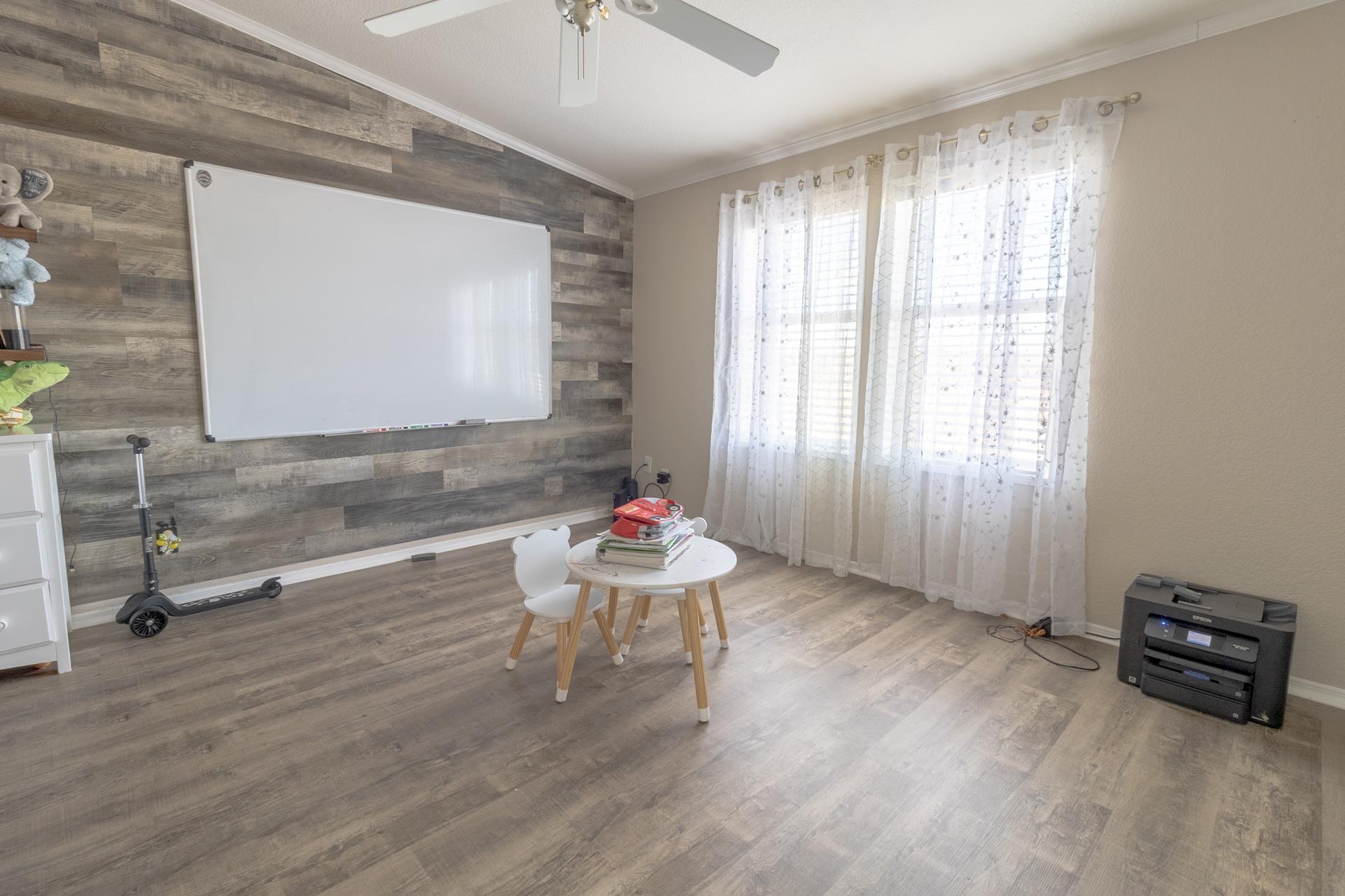 546 Texas Oak Dr, Cedar Creek, TX 78612