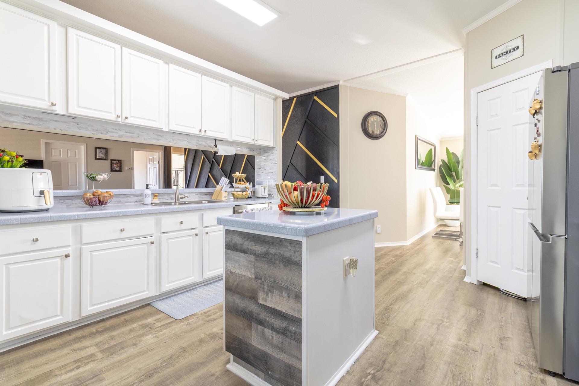 546 Texas Oak Dr, Cedar Creek, TX 78612