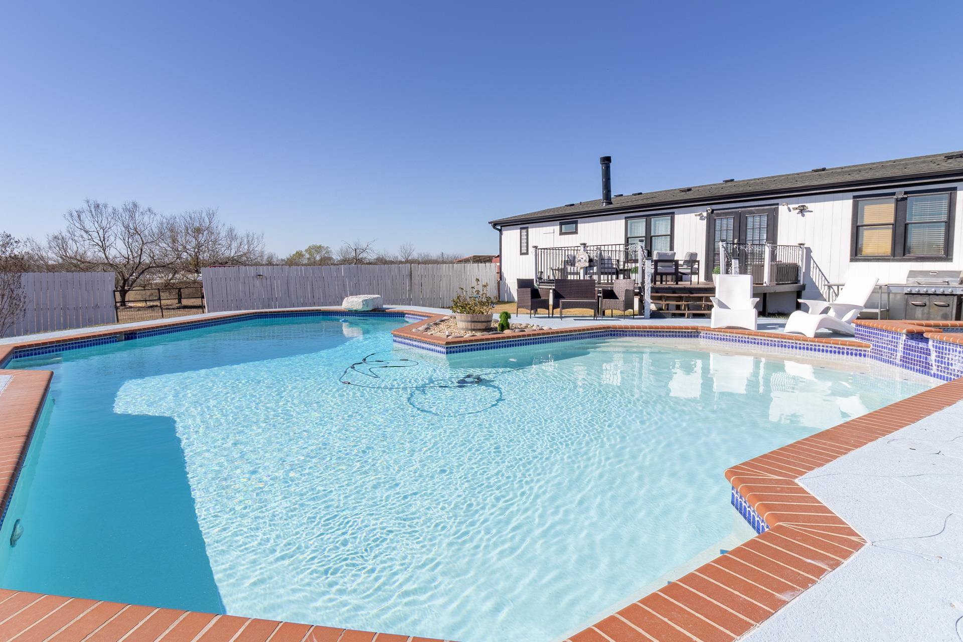 546 Texas Oak Dr, Cedar Creek, TX 78612