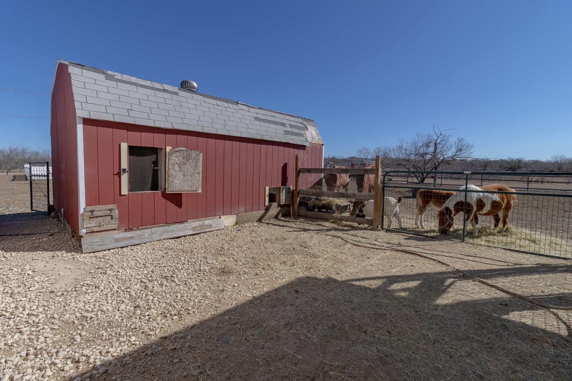 546 Texas Oak Dr, Cedar Creek, TX 78612