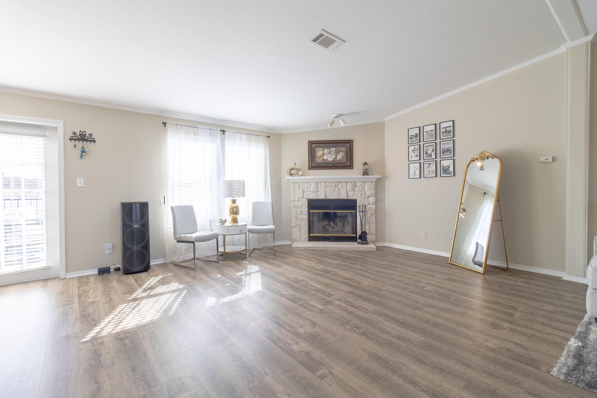 546 Texas Oak Dr, Cedar Creek, TX 78612