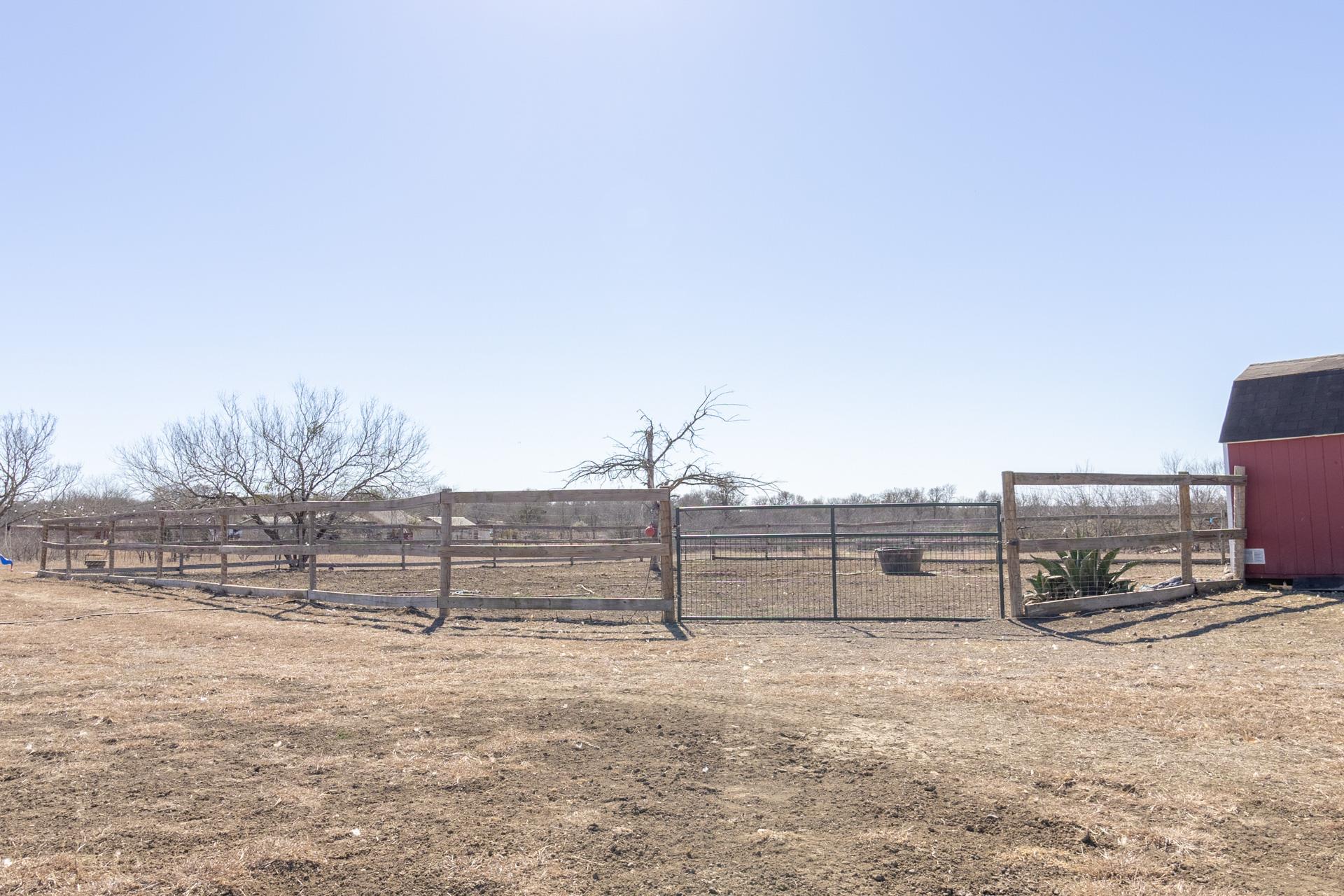 546 Texas Oak Dr, Cedar Creek, TX 78612