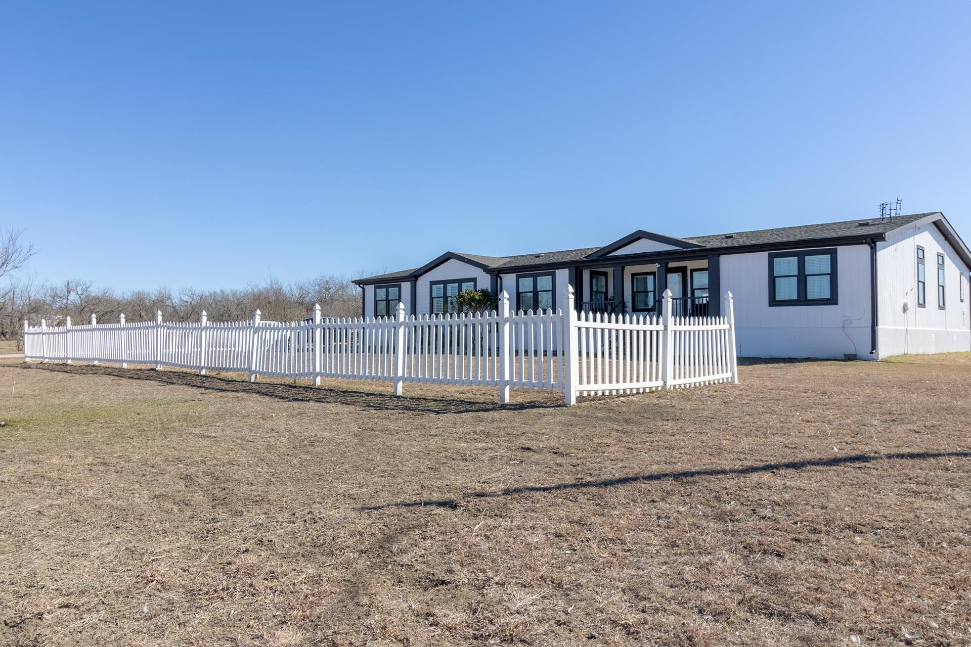 546 Texas Oak Dr, Cedar Creek, TX 78612