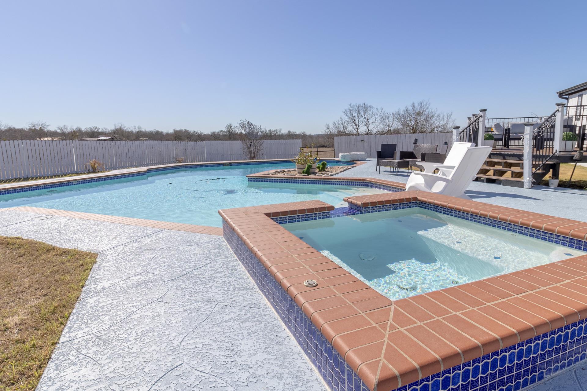 546 Texas Oak Dr, Cedar Creek, TX 78612