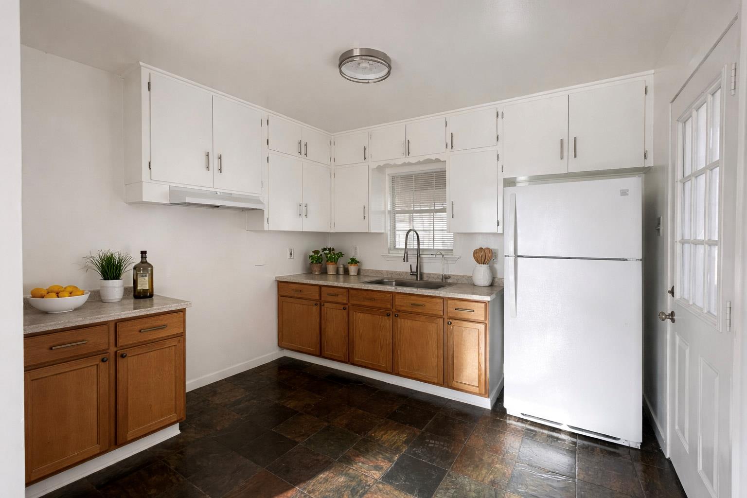 600 Springdale Rd, Austin, TX 78702