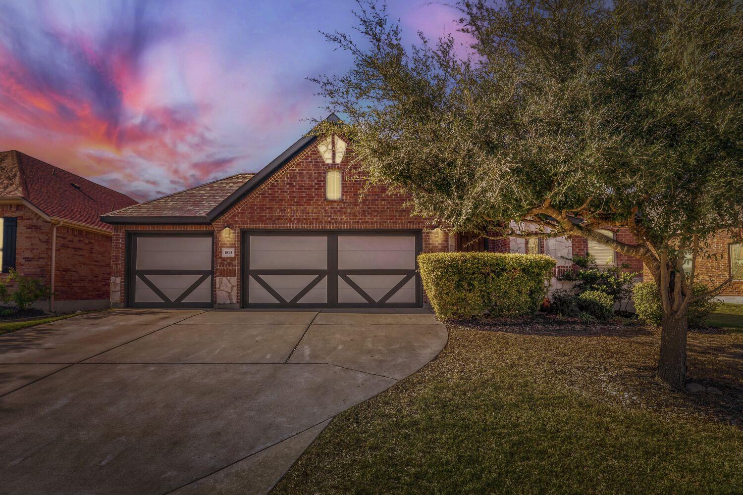 1813 Chimney Dr, Leander, TX 78641